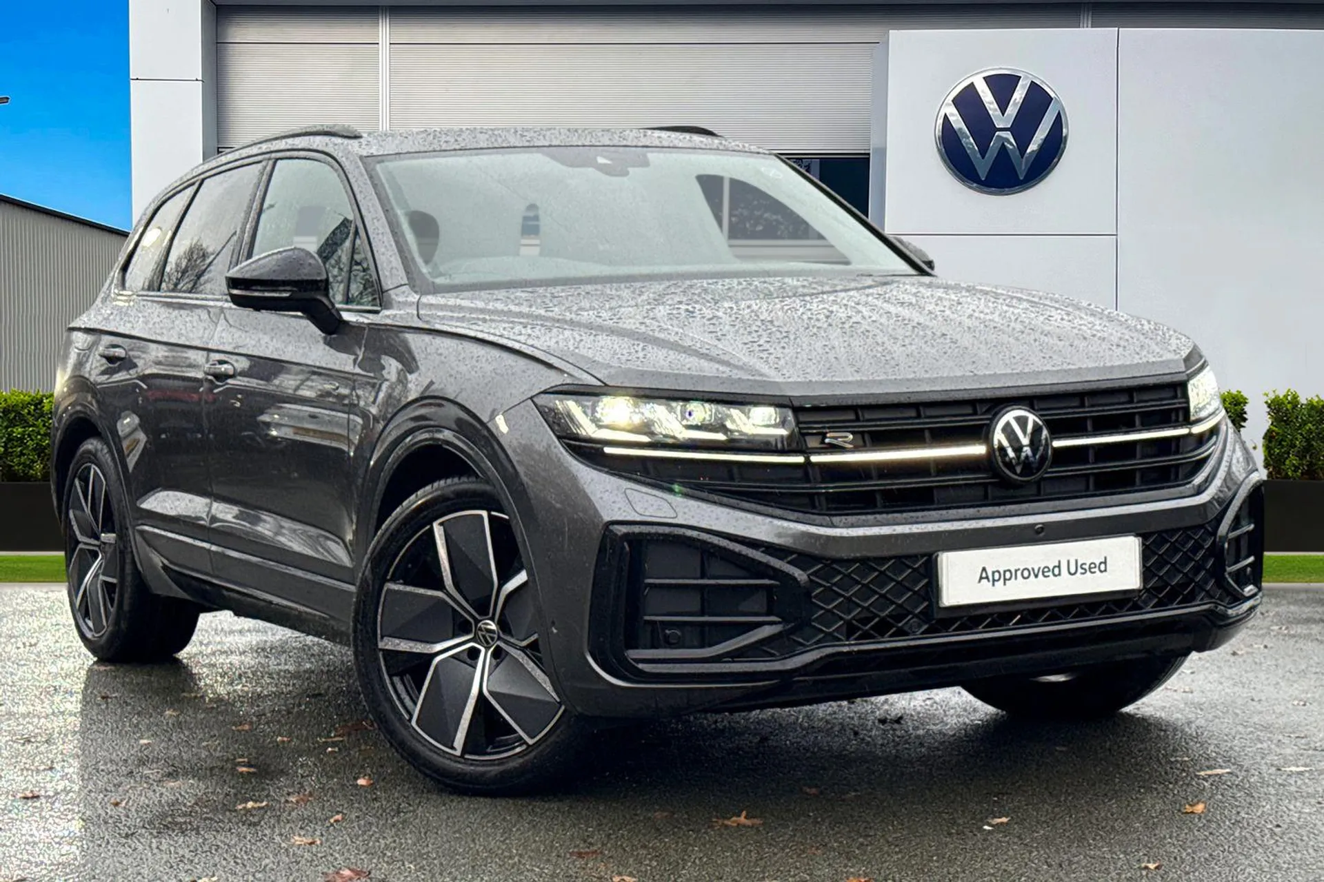 AU75NTJ Volkswagen Touareg 3.0 V6 TDI 4Motion 286 Black Edition 5dr Tip Auto | Tow Bar | Heated Seats Image #1
