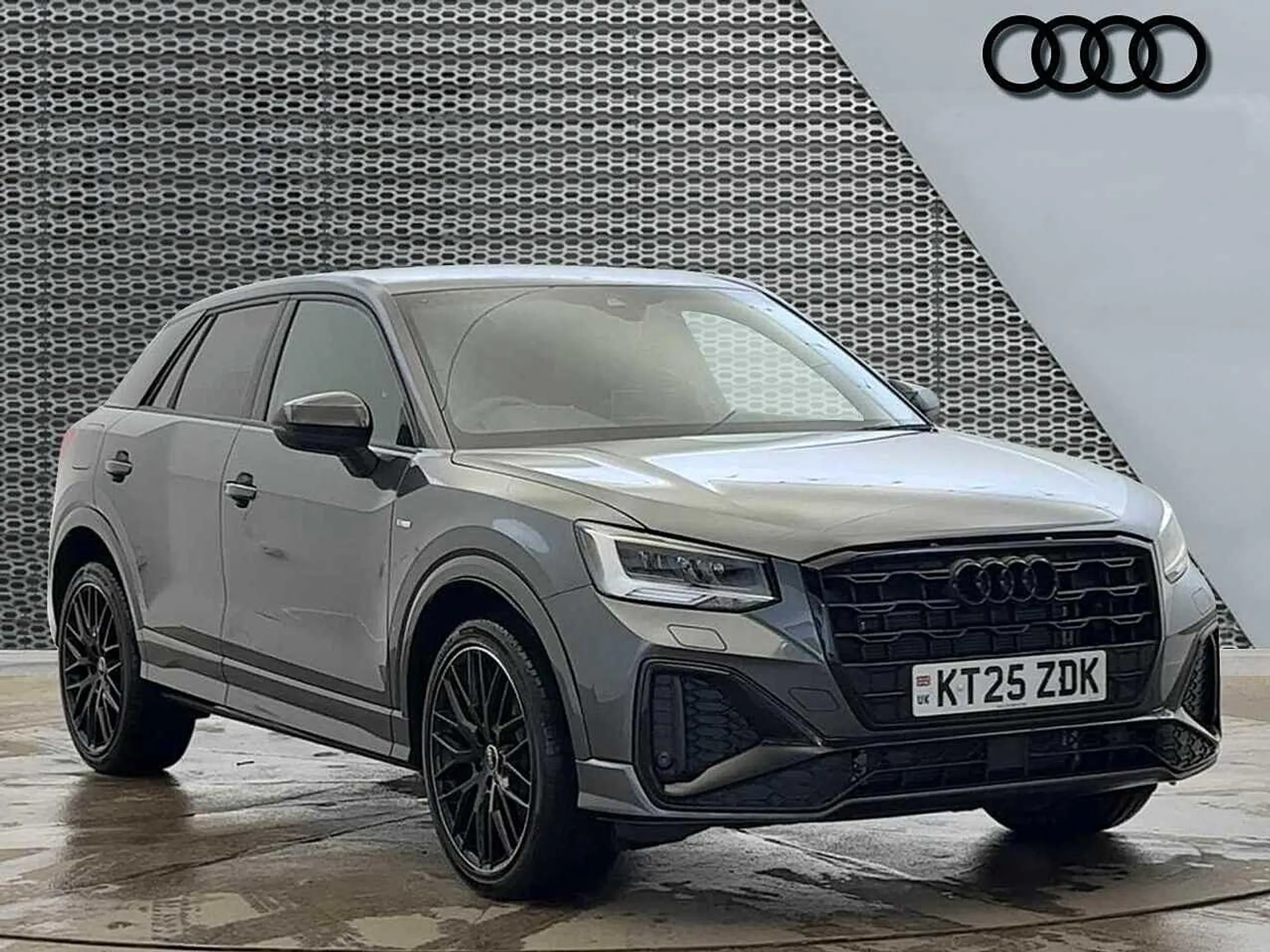 KT25ZDK Audi Q2 Black Edition 35 TFSI 150 PS S tronic Image #1