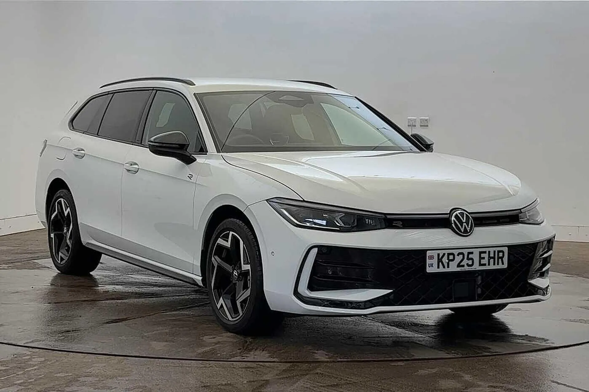 KP25EHR Volkswagen Passat 1.5 TSI eHybrid R-Line 5dr DSG Image #1