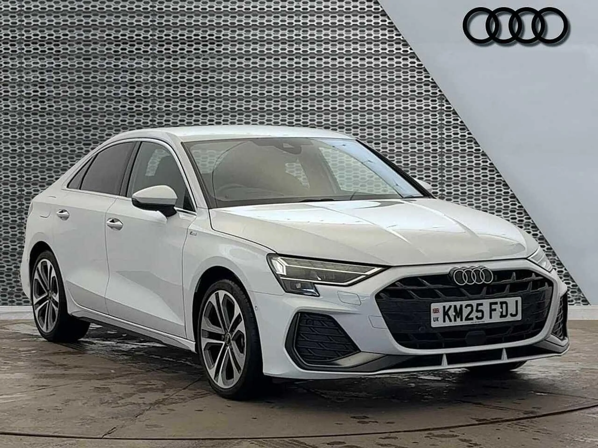 KM25FDJ Audi A3 S line 35 TFSI 150 PS S tronic Image #1