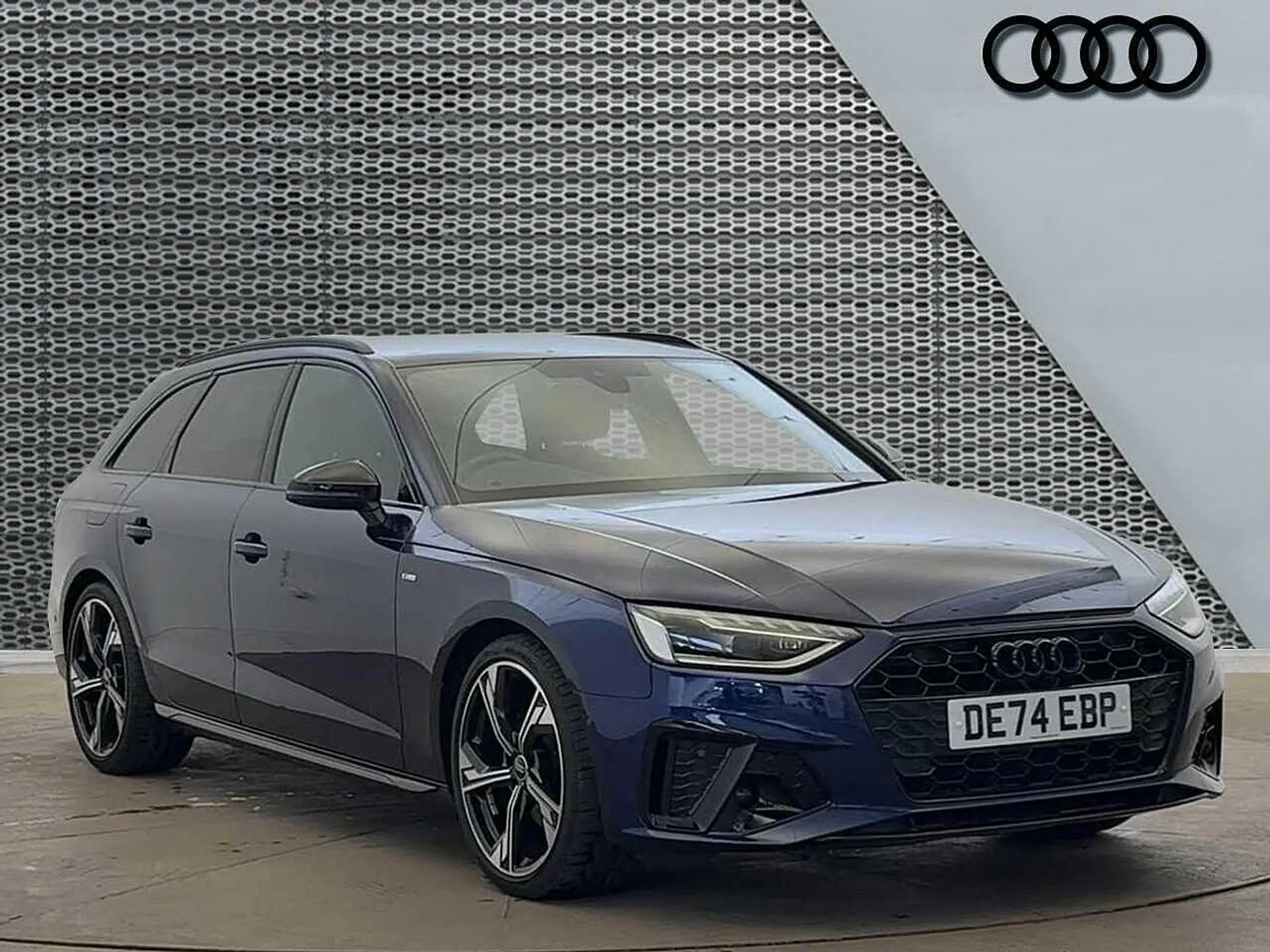 DE74EBP Audi A4 Avant Avant Black Edition 35 TDI 163 PS S tronic Image #1