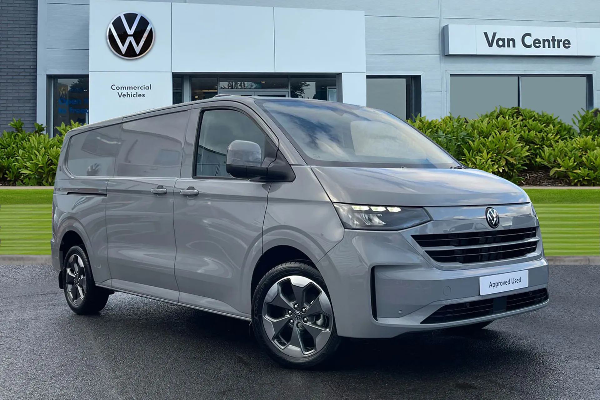 BT75EOB Volkswagen Transporter 2.0 TDI 170 Commerce Pro Van Auto Image #1