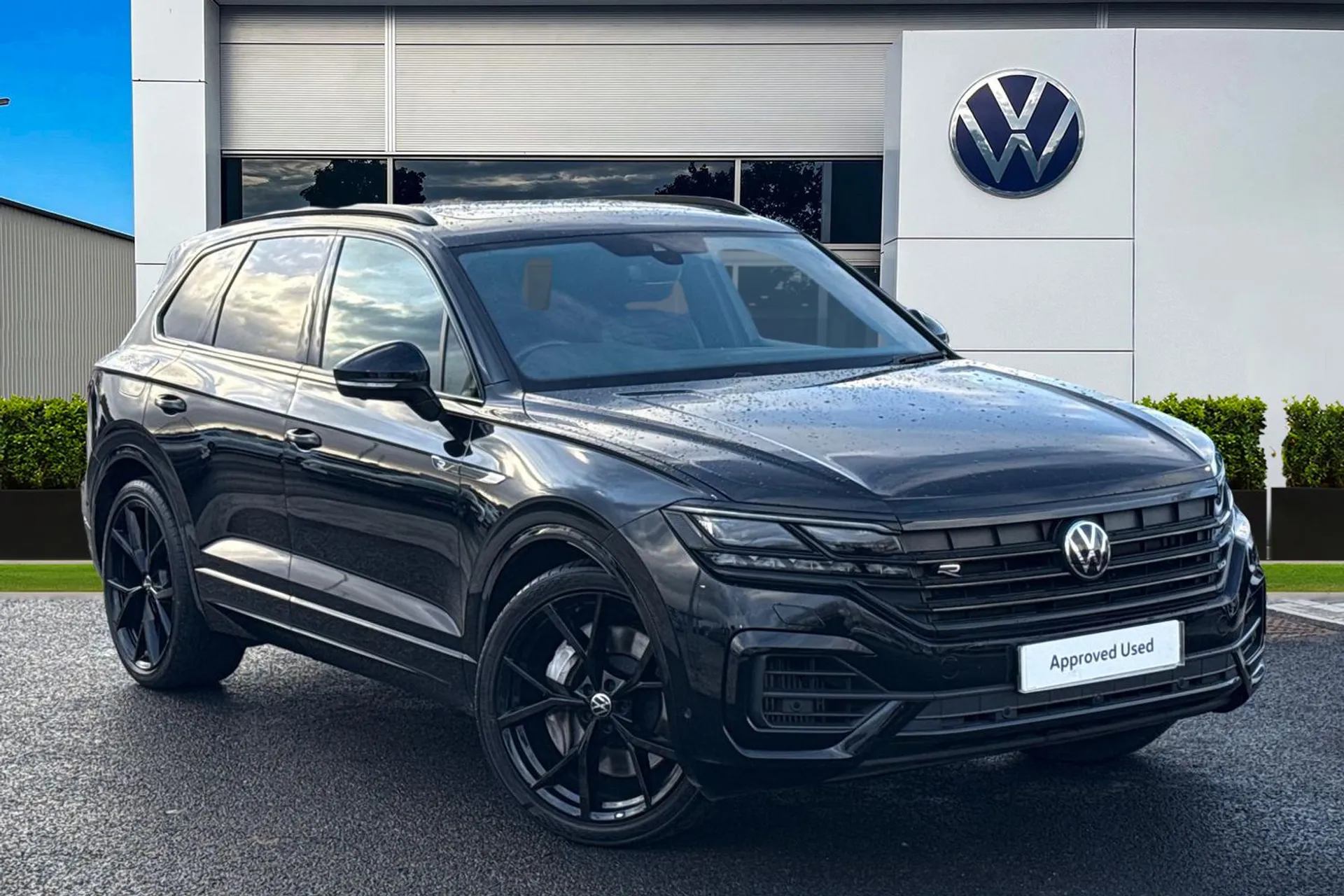 MT23VHX Volkswagen Touareg 3.0 V6 TSI PHEV 4Motion R 5dr Tip Auto, TOW BAR, DYNAUDIO, MASSAGE SEATS Image #1