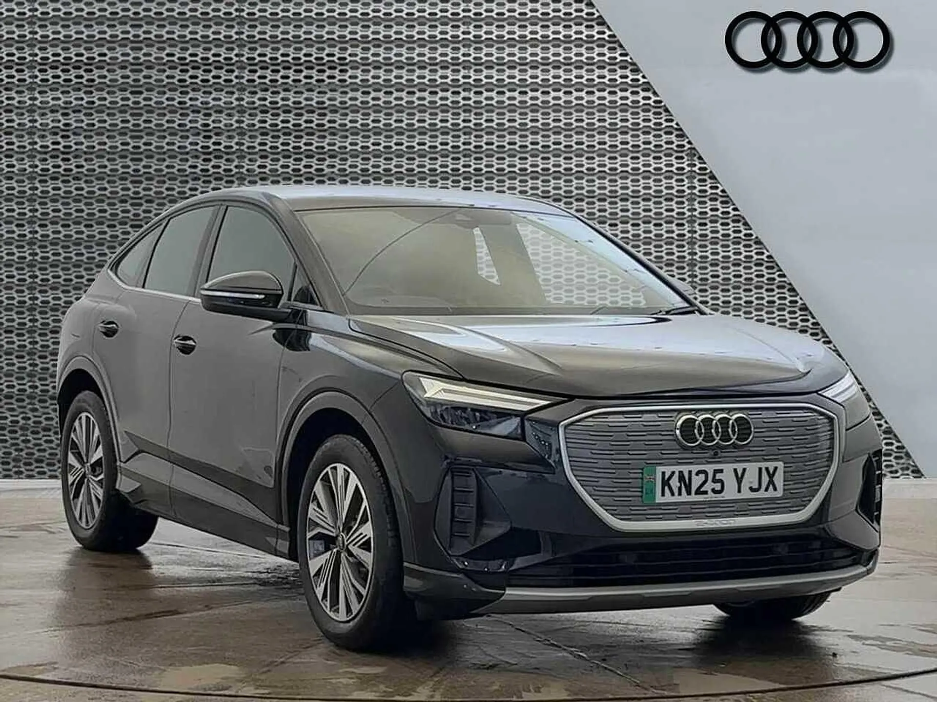KN25YJX Audi Q4 e-tron Q4 Sportback Sport 35 e-tron 125,00 kW Image #1