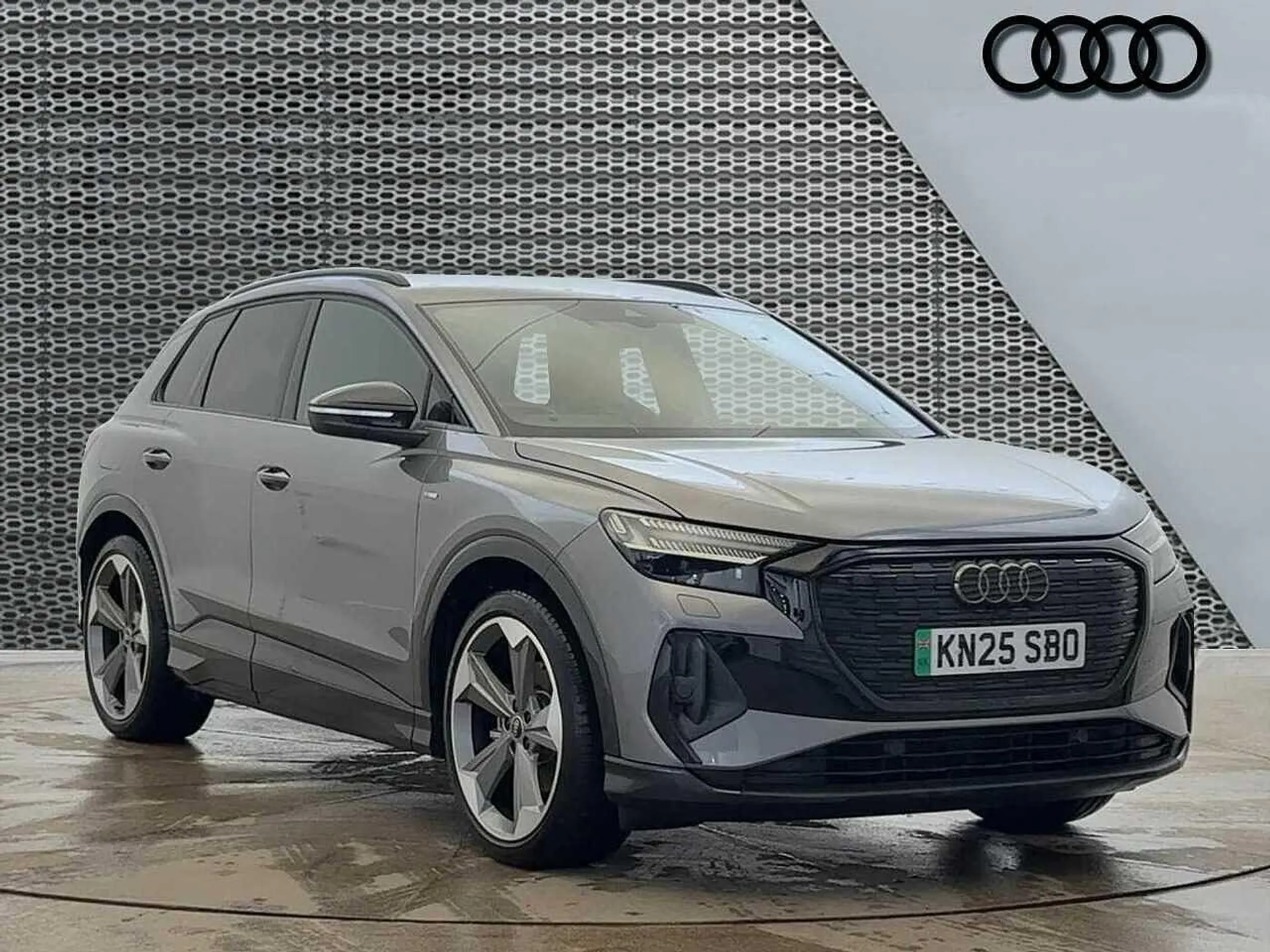 KN25SBO Audi Q4 e-tron Q4  Black Edition 35 e-tron  125,00 kW Image #1