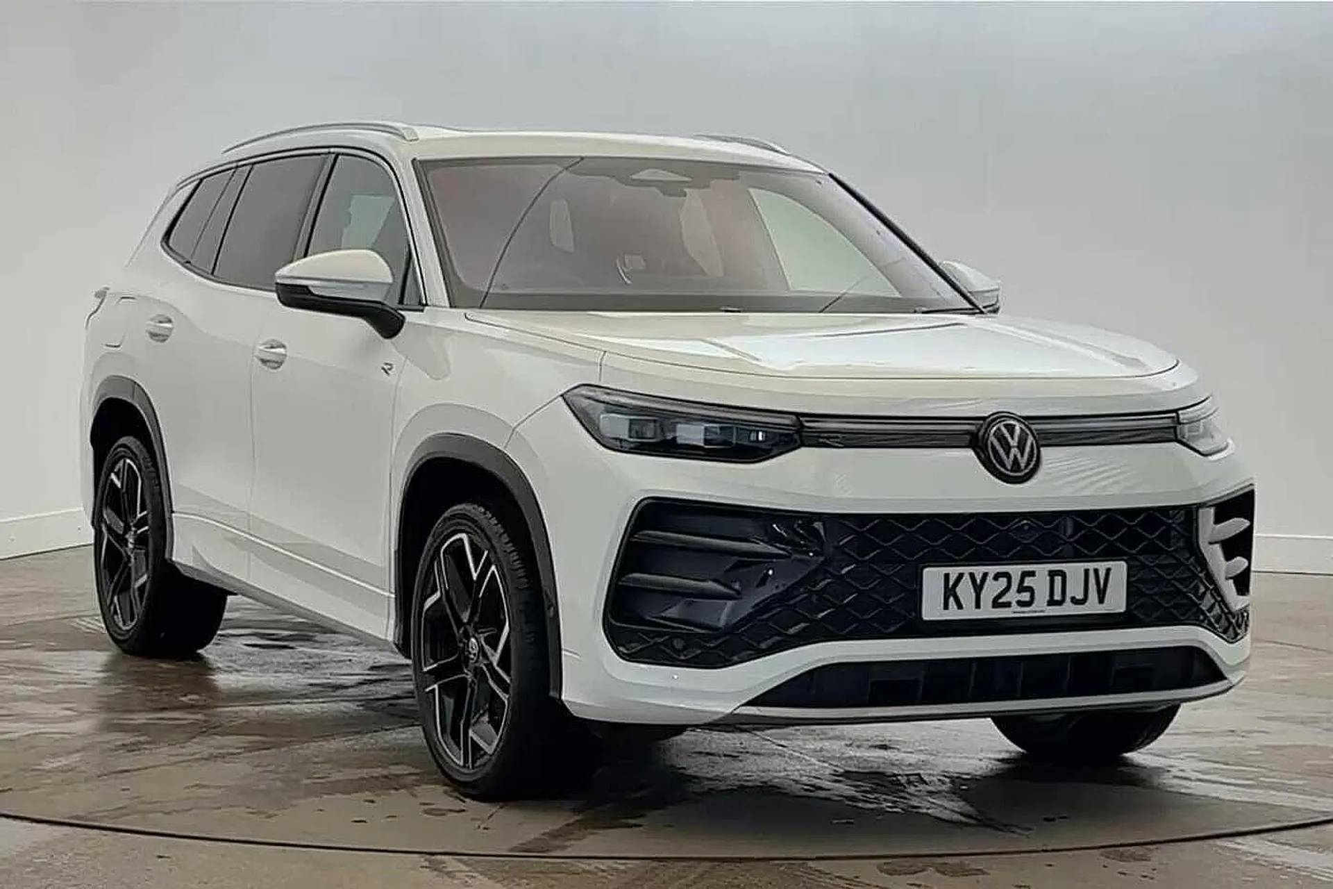 KY25DJV Volkswagen Tayron 1.5 TSI eHybrid R-Line 5dr DSG6 Image #1