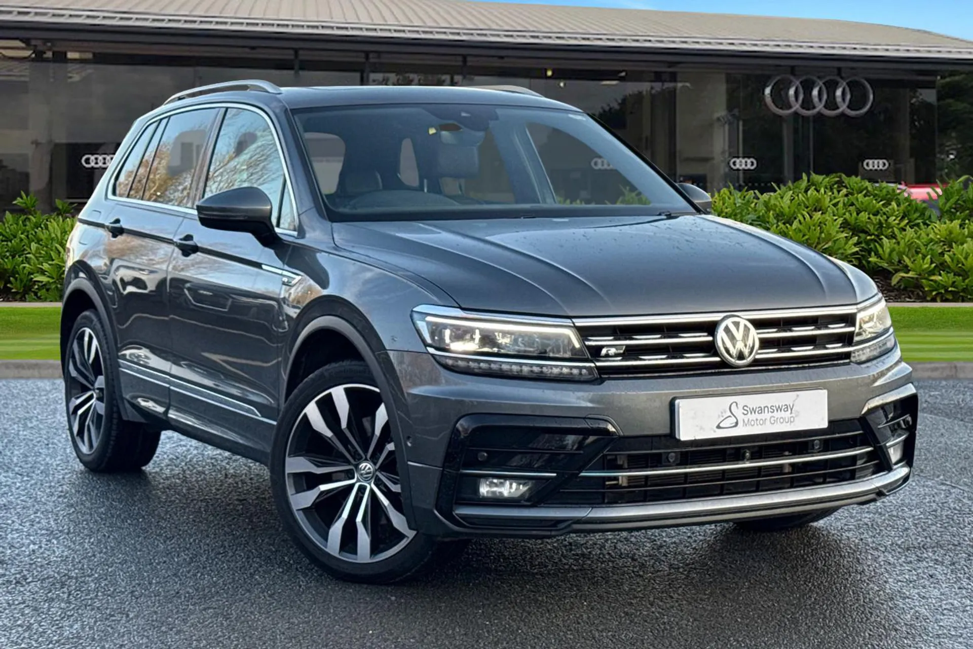 PE20PKF Volkswagen Tiguan 2.0 TSI R-Line Tech DSG 4Motion Euro 6 (s/s) 5dr Image #1