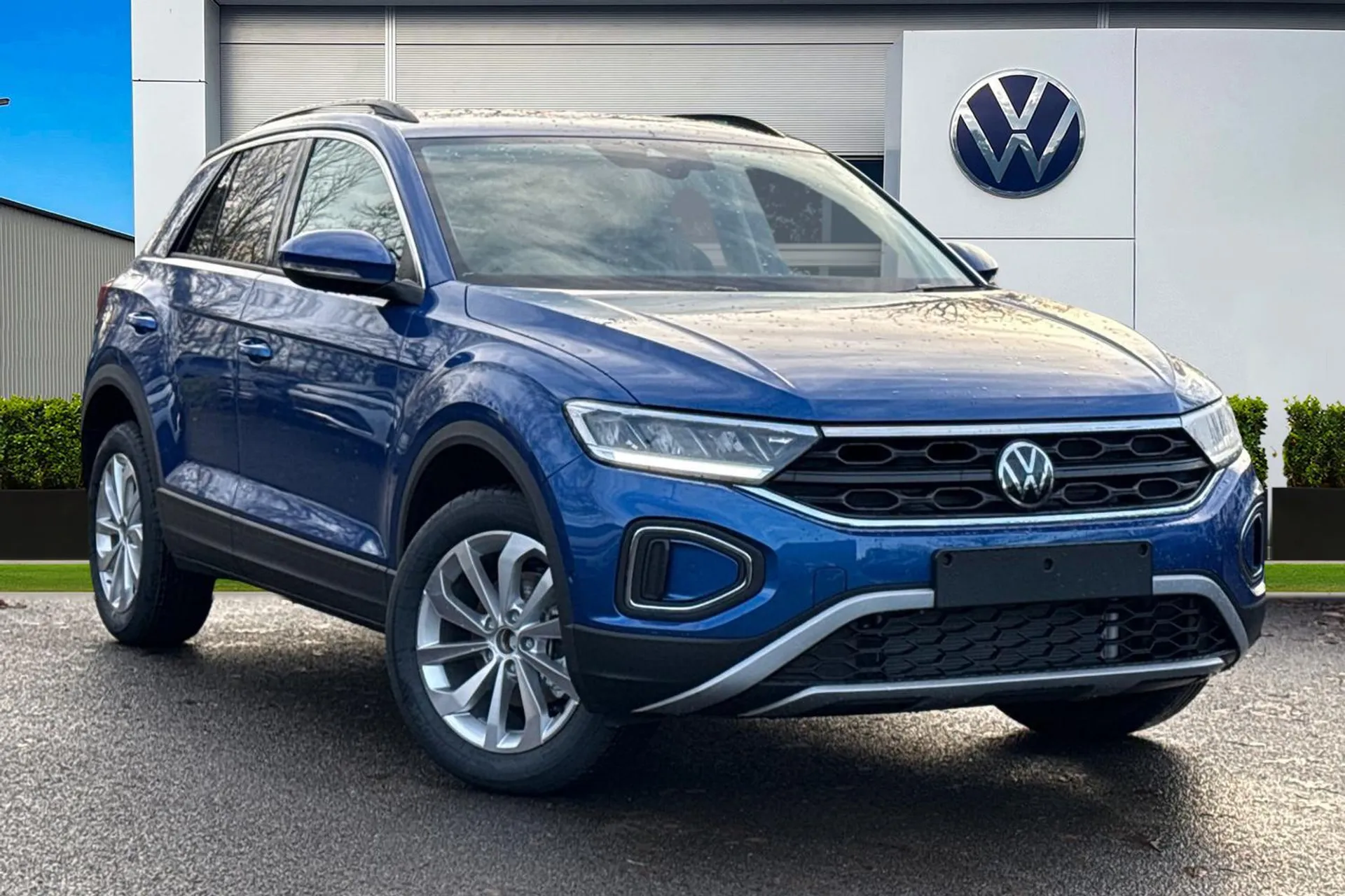 Volkswagen T-Roc 1.5 TSI Life 5dr DSG Image #1