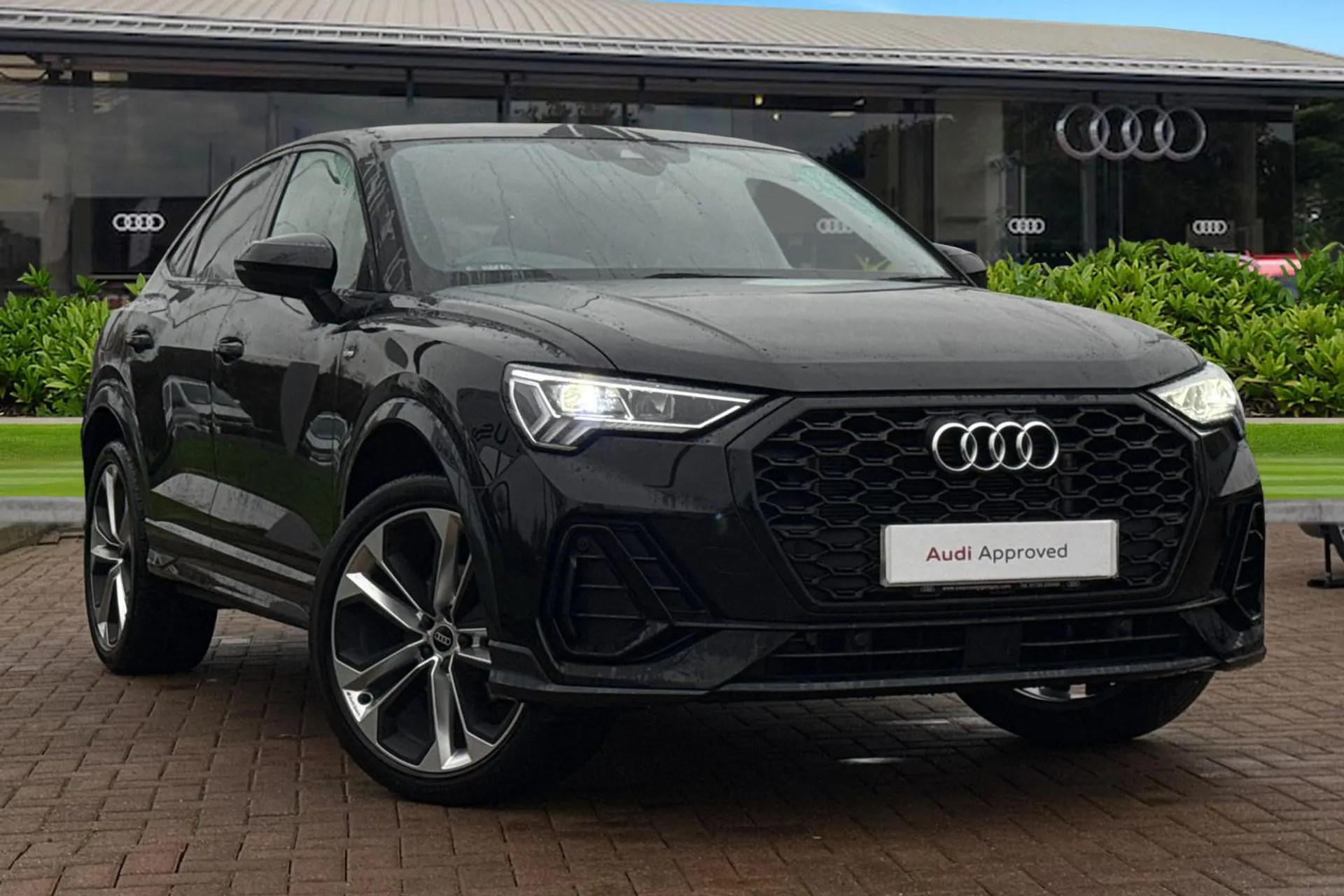 C25LAU Audi Q3 Black Edition 35 TFSI  150 PS S tronic Image #1