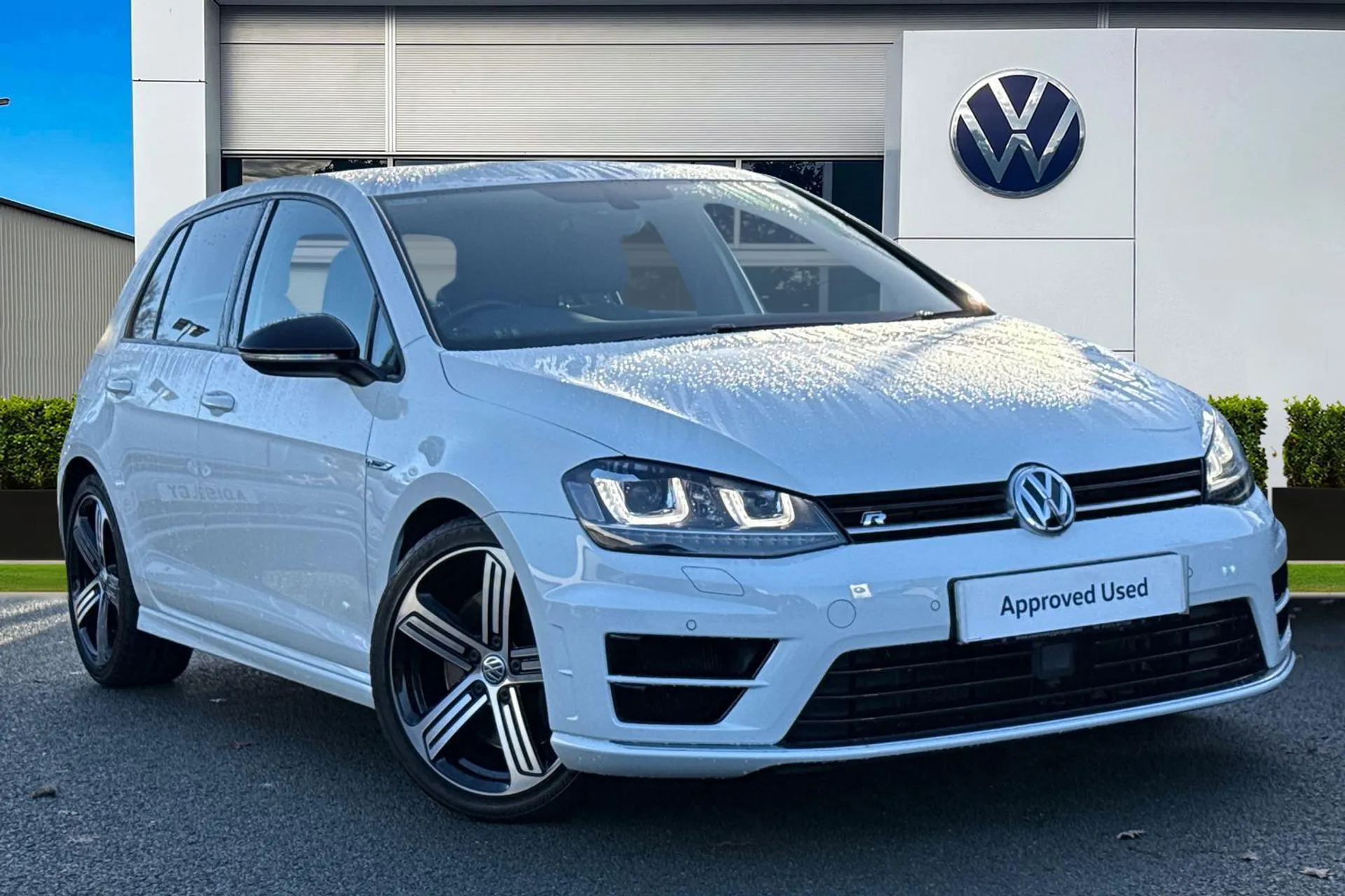 DG17AHX Volkswagen Golf 2.0 TSI R 5dr DSG Image #1