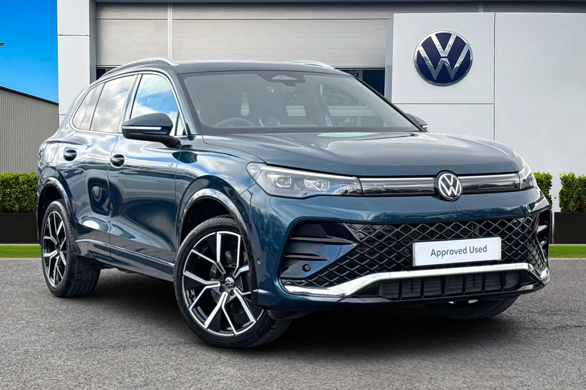 KJ24TJU Volkswagen Tiguan 2.0 TDI R-Line 5dr DSG Image #1