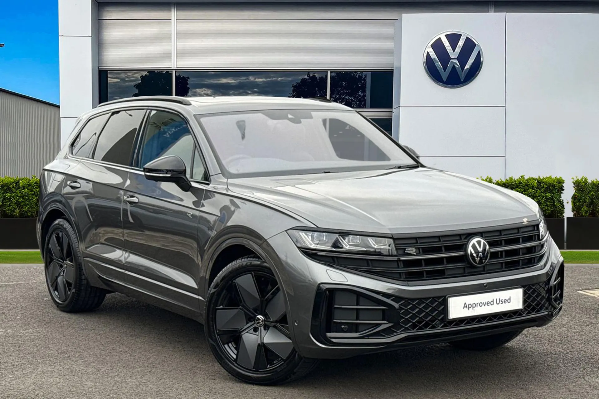 YN75WJU Volkswagen Touareg 3.0 V6 TDI 4Motion 286 Black Edition 5dr Tip Auto, **TOW BAR** Image #1
