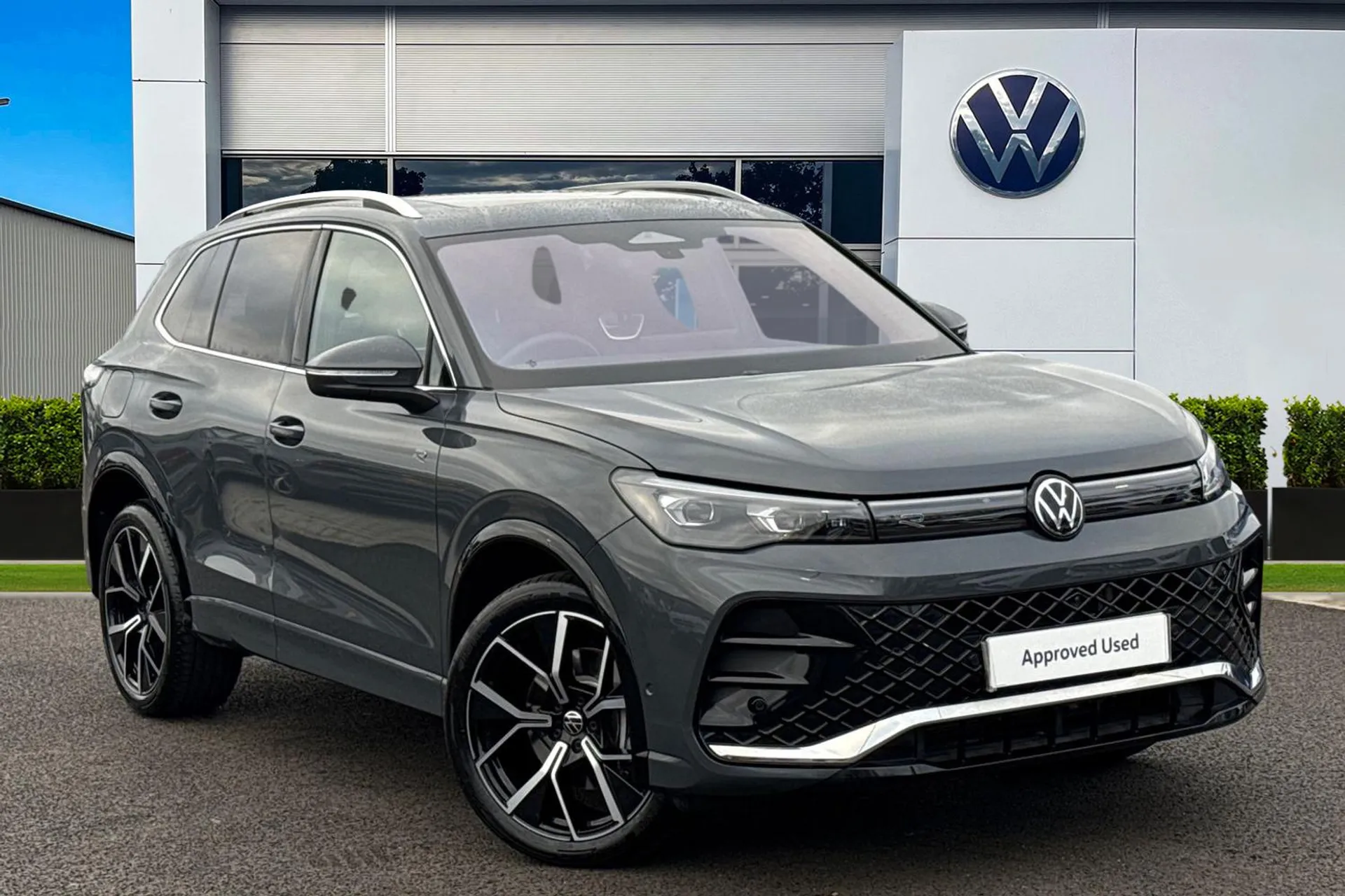 YN75WKJ Volkswagen Tiguan 1.5 TSI eHybrid R-Line 5dr DSG, PAN ROOF, ELECTRIC TAILGATE Image #1