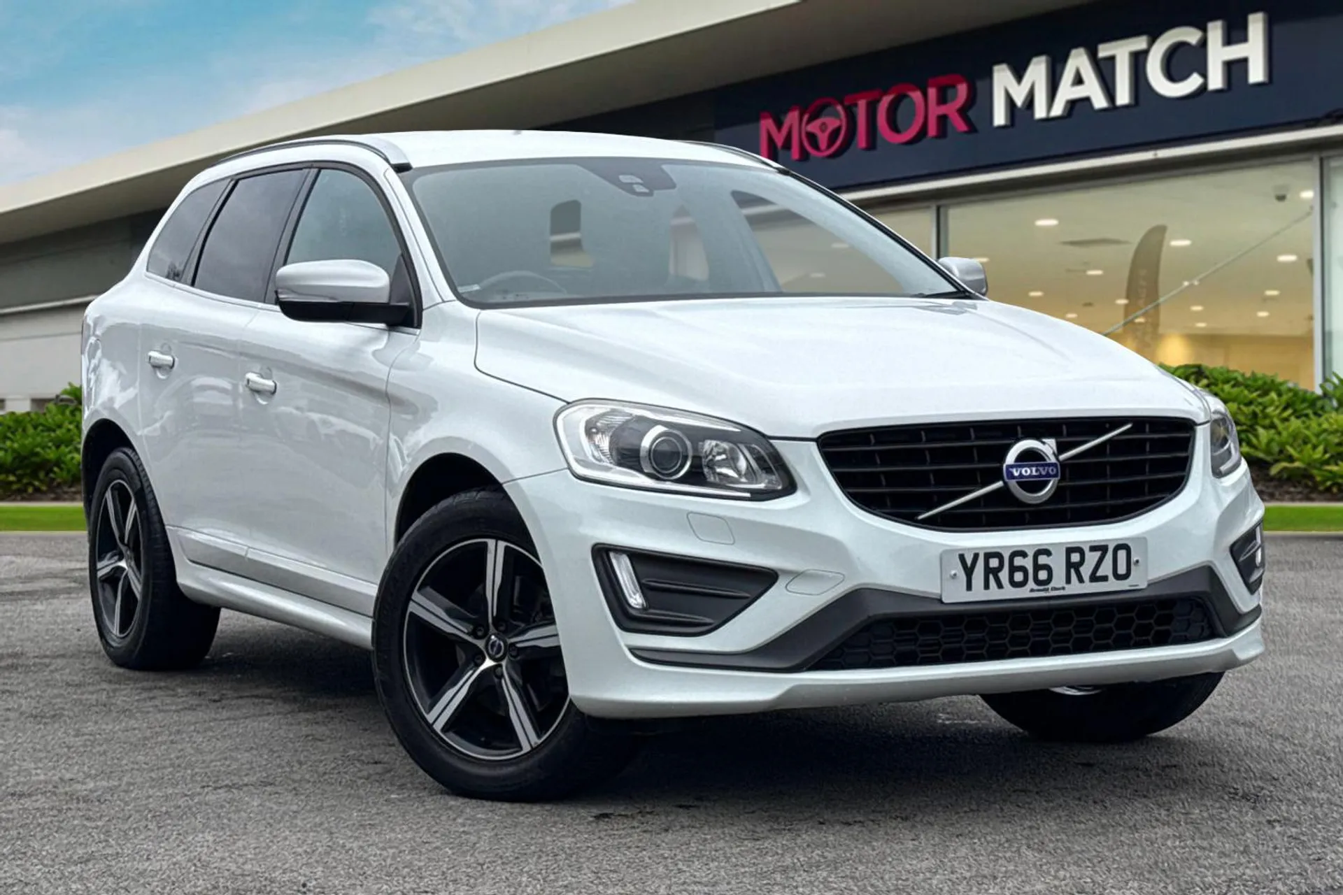 YR66RZO Volvo Xc60 2.4 D4 R-Design Lux Nav AWD Euro 6 (s/s) 5dr Image #1