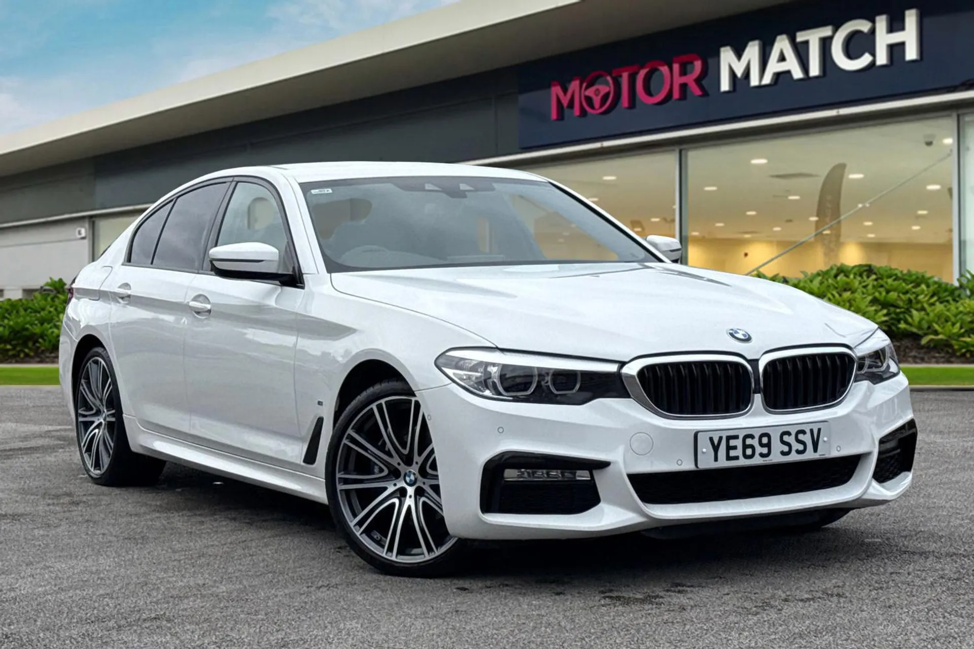 YE69SSV BMW 5 Series 2.0 530e 9.2kWh M Sport Auto Euro 6 (s/s) 4dr Image #1