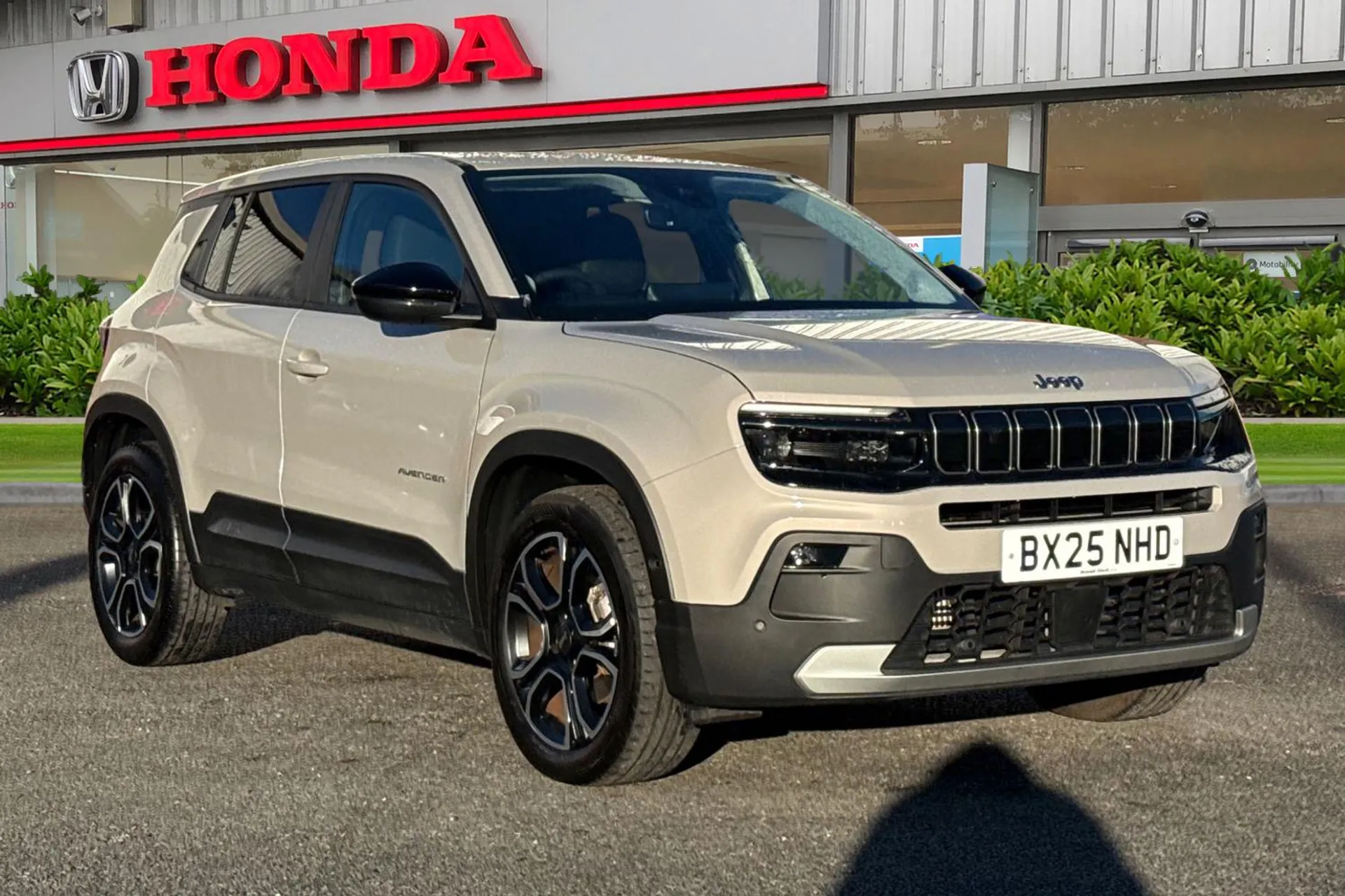 BX25NHD Jeep Avenger 1.2 e-Hybrid Summit 5dr DCT Image #1