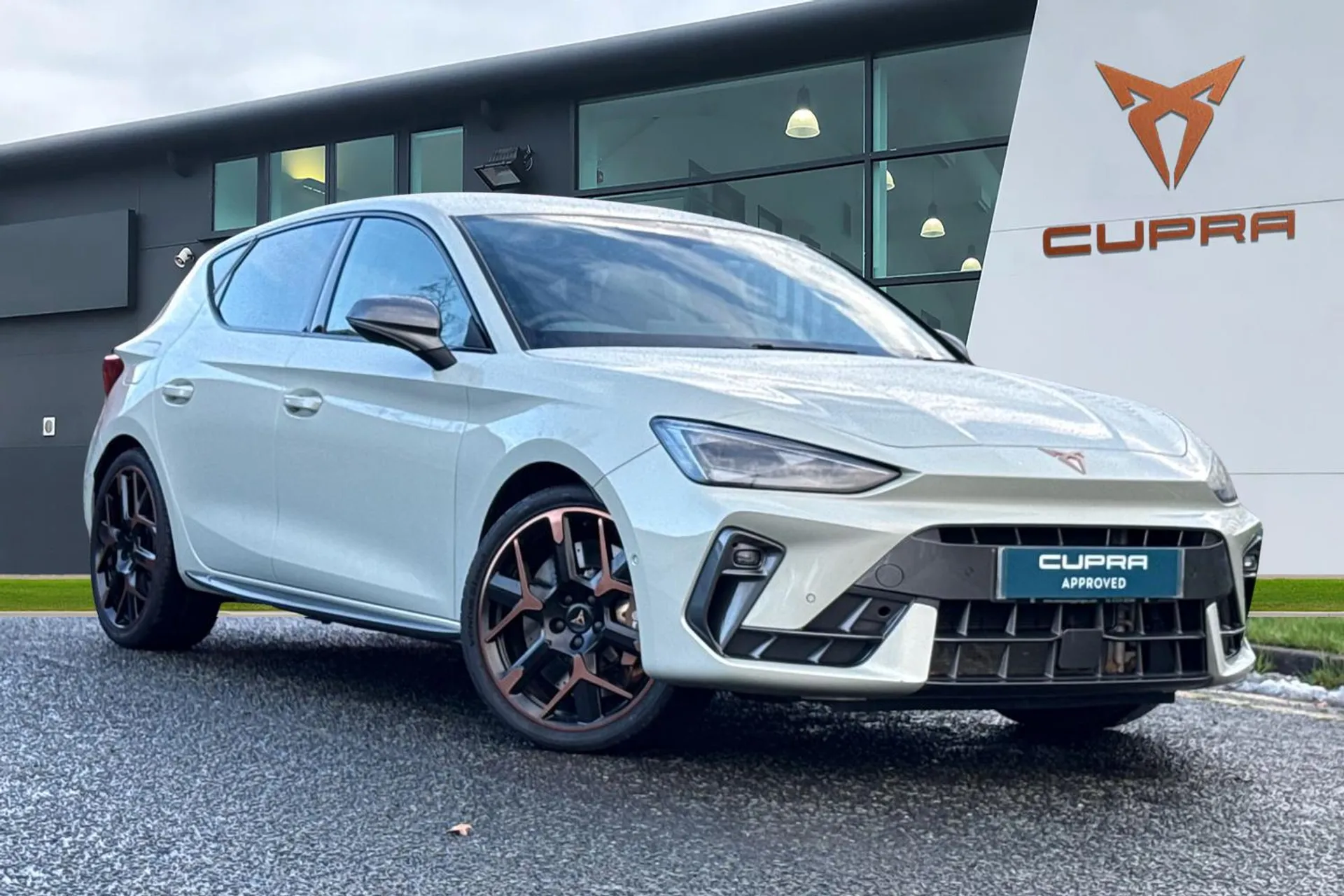 DA25KWF CUPRA Leon 1.5 eHybrid 25.8kWh VZ3 DSG Euro 6 (s/s) 5dr Image #1
