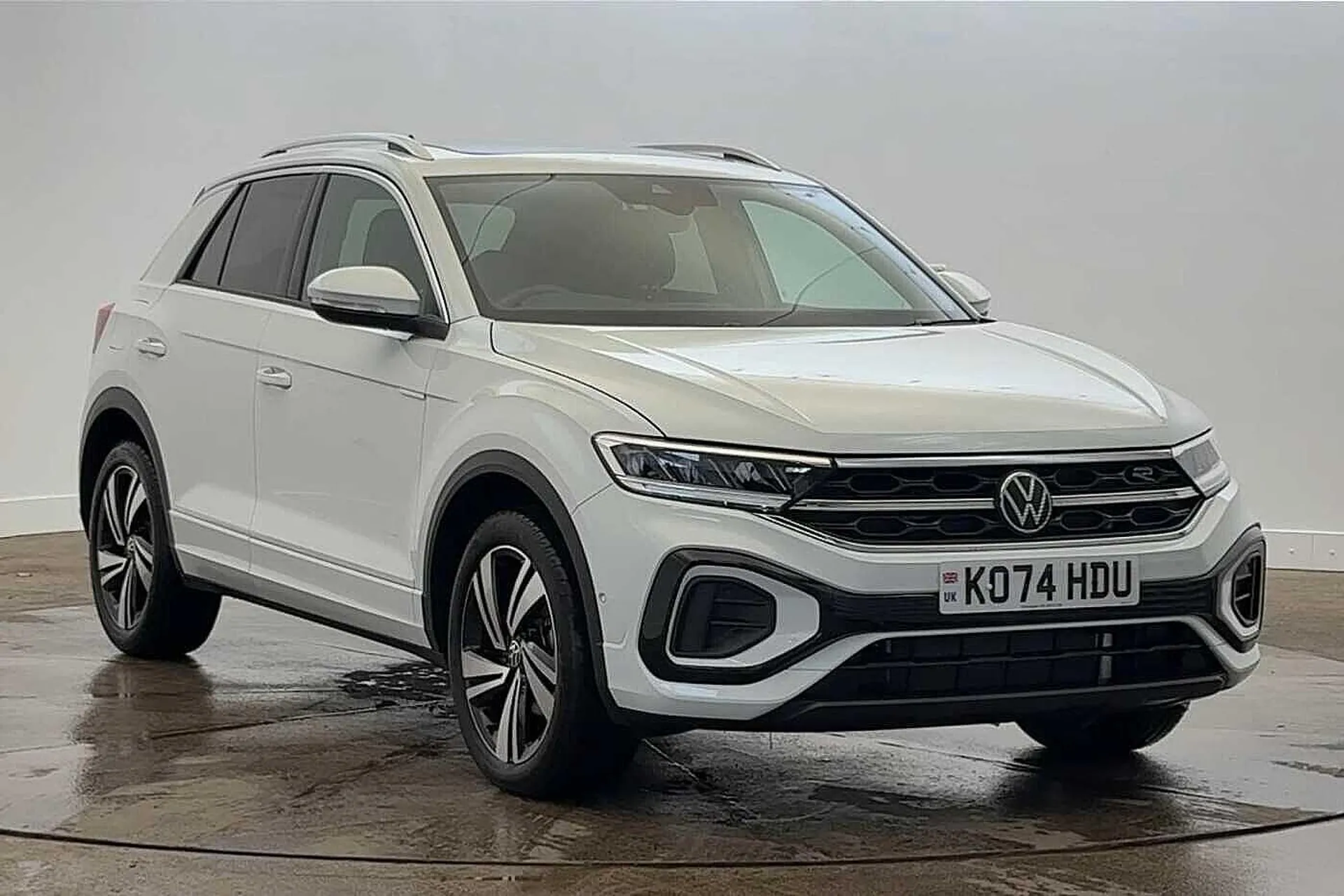 KO74HDU Volkswagen T-Roc 1.5 TSI R-Line 5dr DSG⭐ Sunroof, Rear-view camera, 18' 'Nevada' Black Alloy Image #1