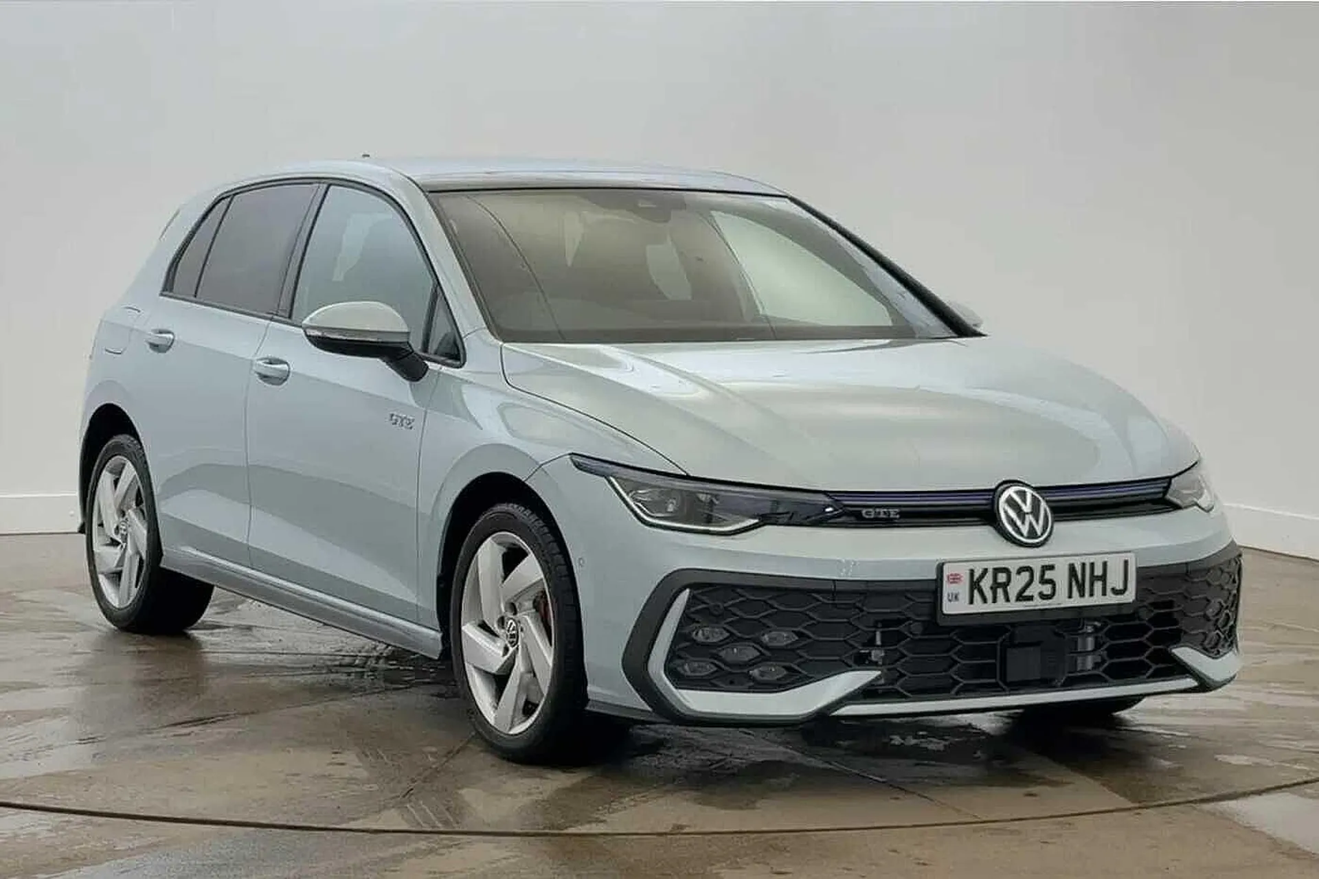 KR25NHJ Volkswagen Golf 1.5 TSI 272 GTE eHybrid 5dr DSG **PAN ROOF** Image #1