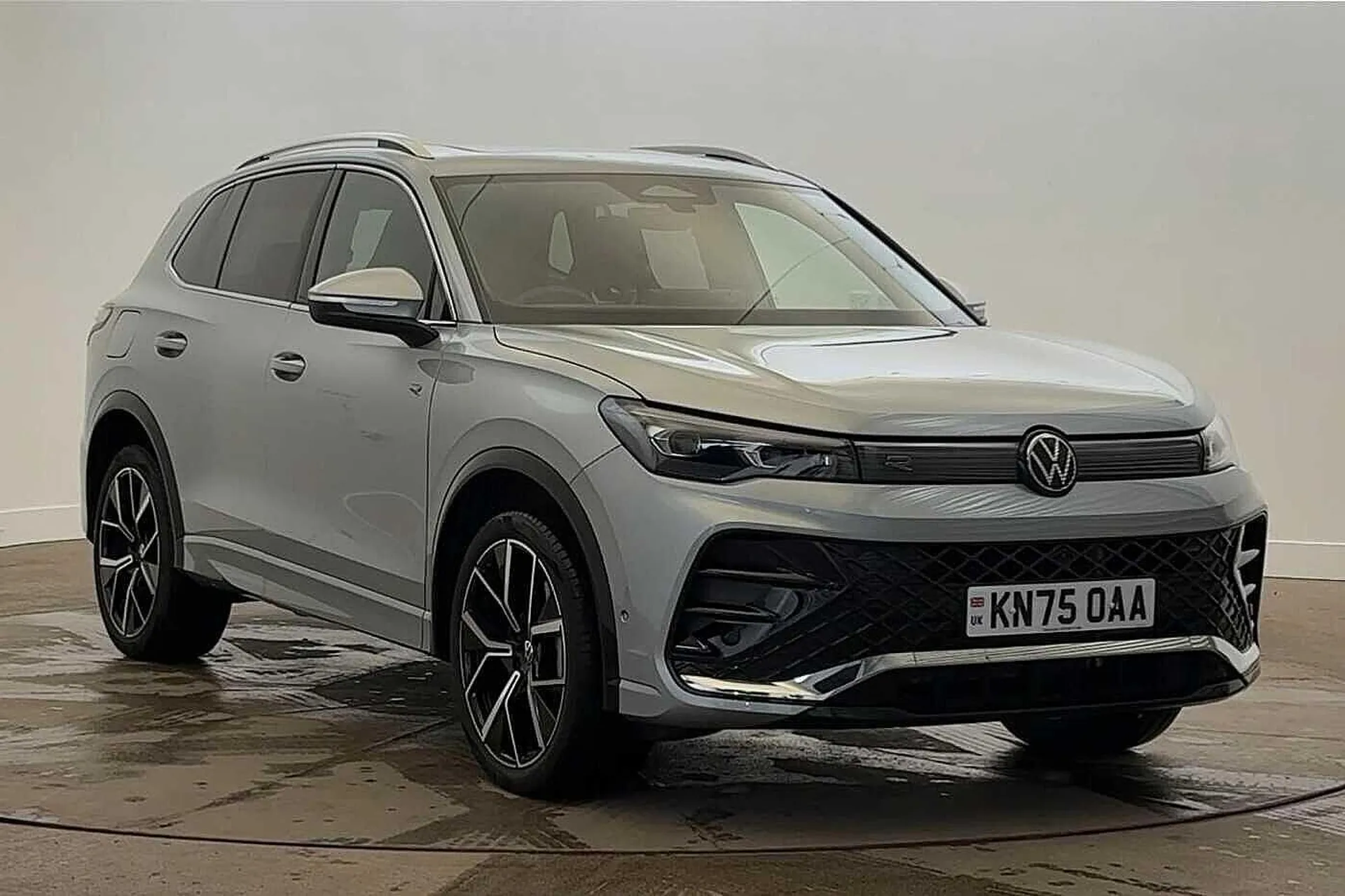 KN75OAA Volkswagen Tiguan 1.5 TSI 272 eHybrid R-Line 5dr DSG **PAN ROOF + INFO PACK PLUS + DRIVER ASS Image #1