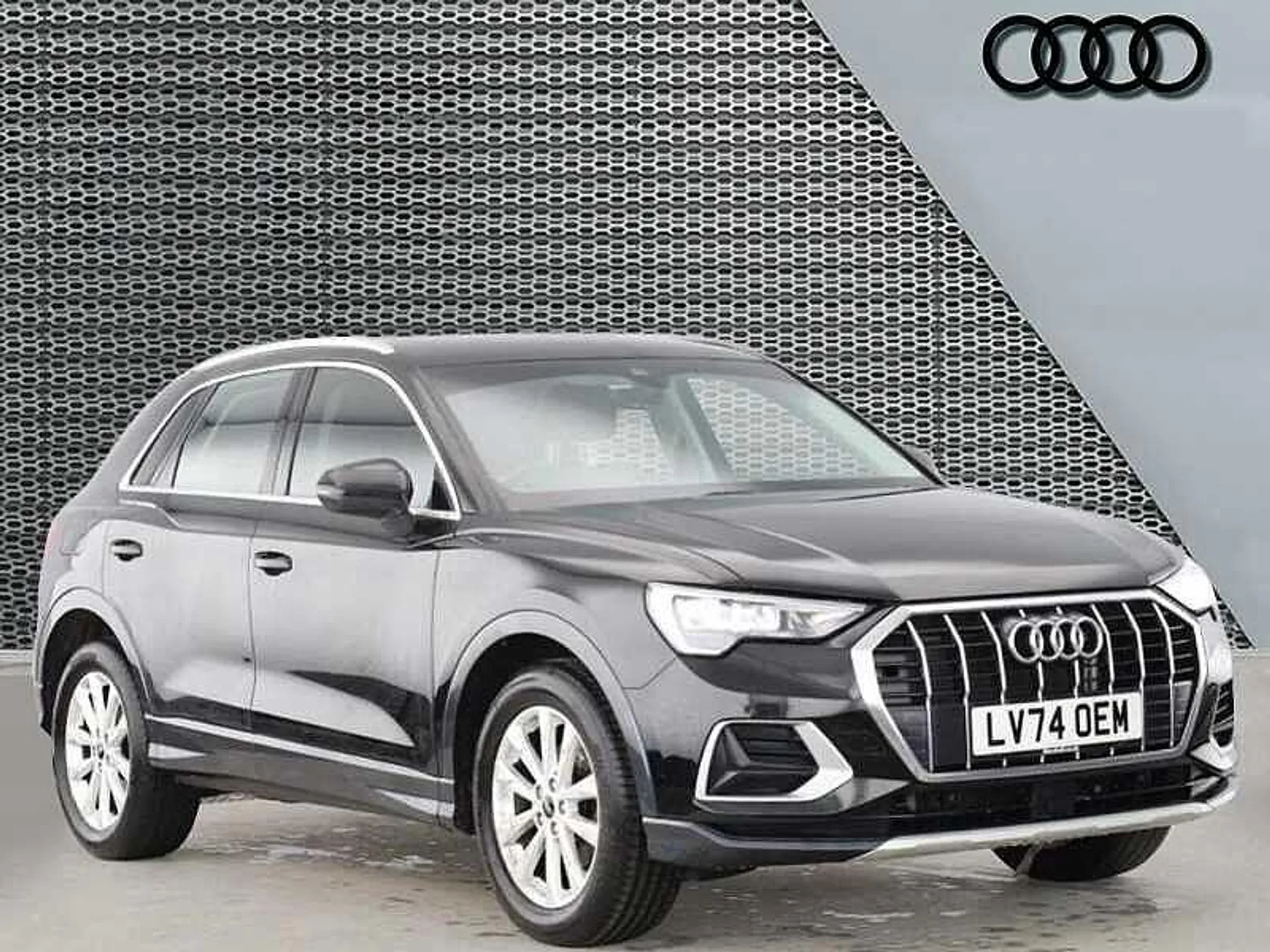 LV74OEM Audi Q3 Sport 35 TFSI  150 PS S tronic Image #1