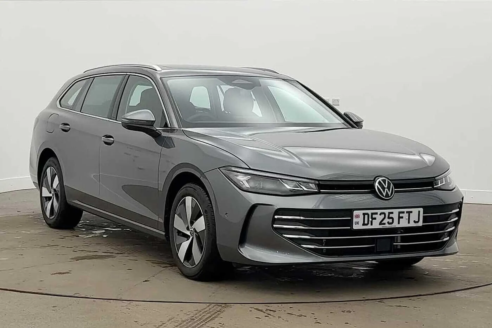 DF25FTJ Volkswagen Passat 1.5 TSI eHybrid Life 5dr DSG, **PAN ROOF, DRIVER ASSISTANCE PACK** Image #1