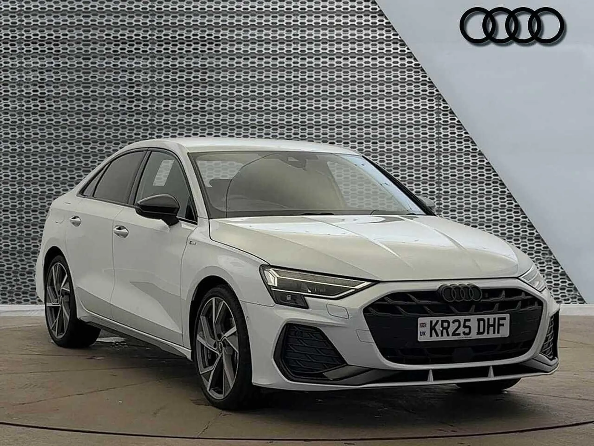 KR25DHF Audi A3 Black Edition 35 TFSI  150 PS S tronic Image #1