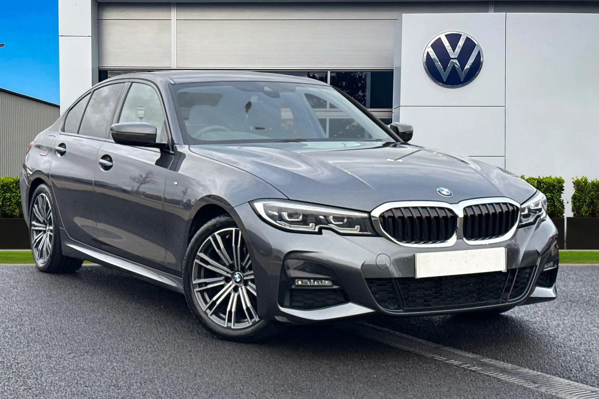 YG71TWF BMW 3 Series 2.0 318i M Sport Auto Euro 6 (s/s) 4dr Image #1