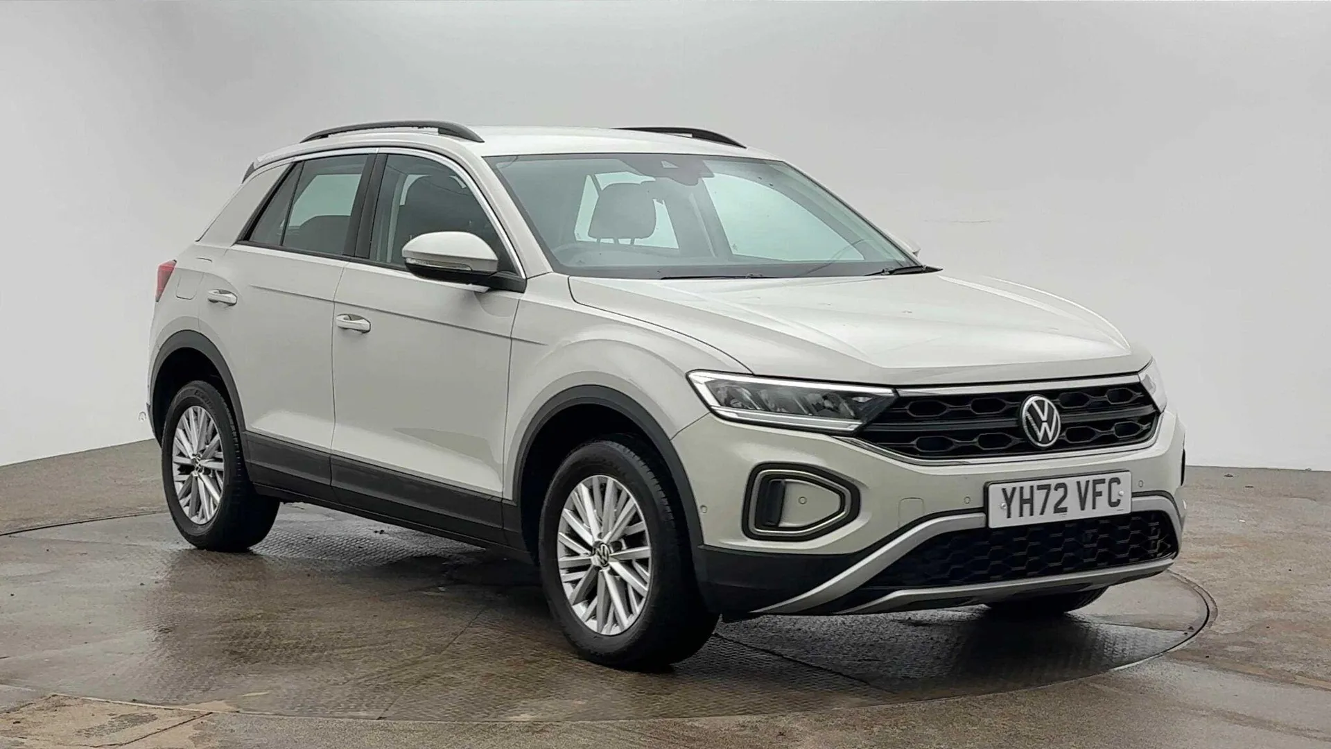 YH72VFC Volkswagen T-Roc 1.5 TSI Life Euro 6 (s/s) 5dr Image #1
