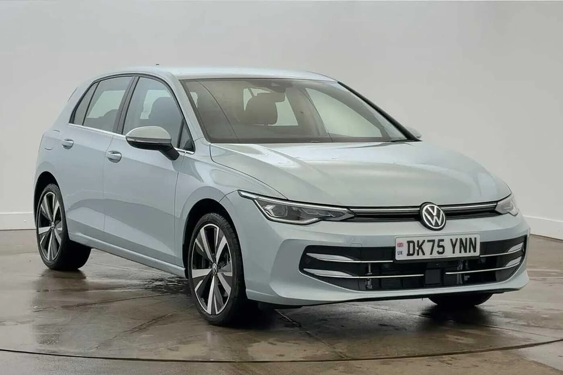 DK75YNN Volkswagen Golf 1.5 TSI 204 Style eHybrid 5dr DSG Image #1