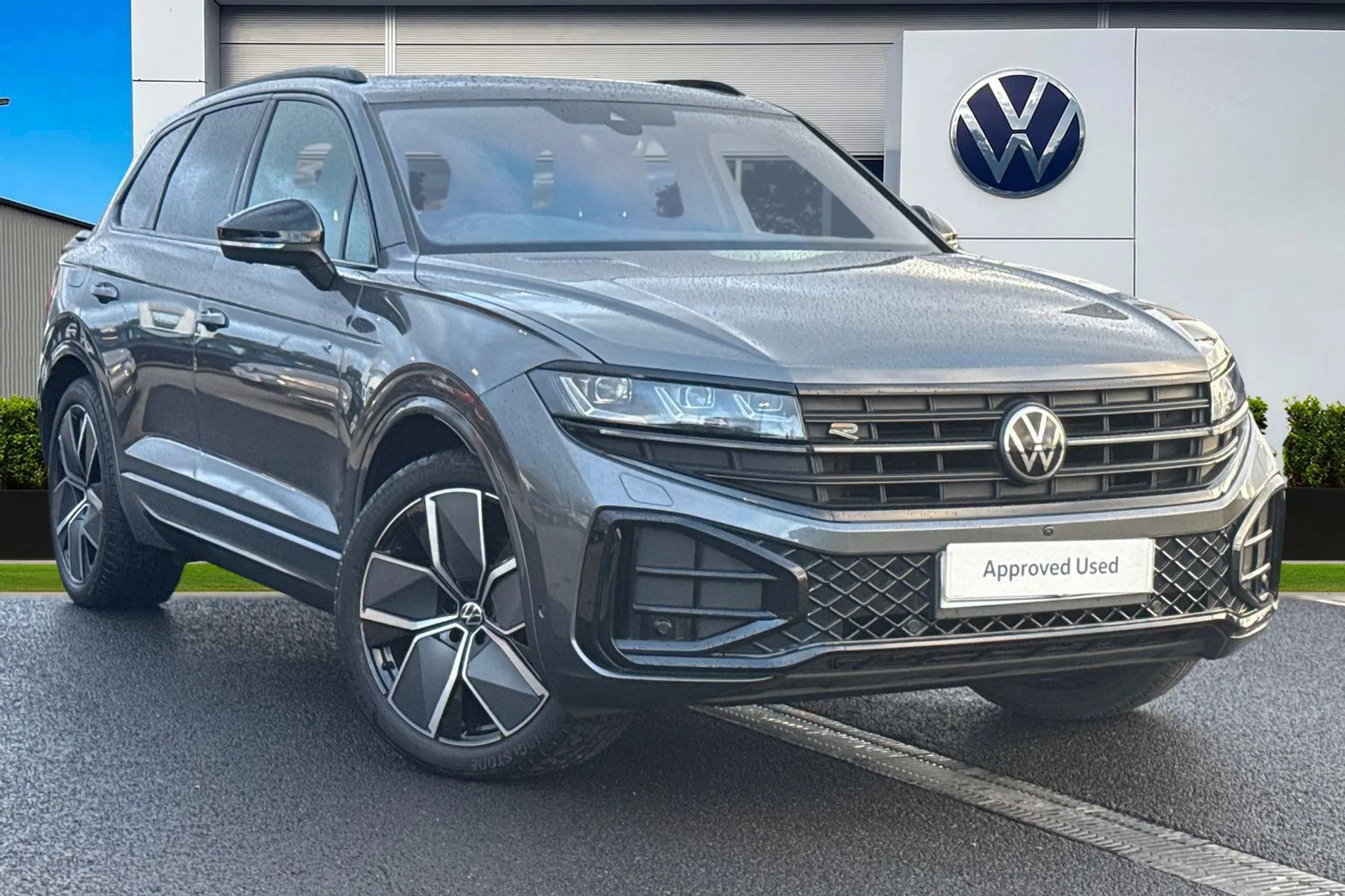 VO24XVR Volkswagen Touareg 3.0 V6 TDI 4Motion 286 Black Edition 5dr Tip Auto Image #1