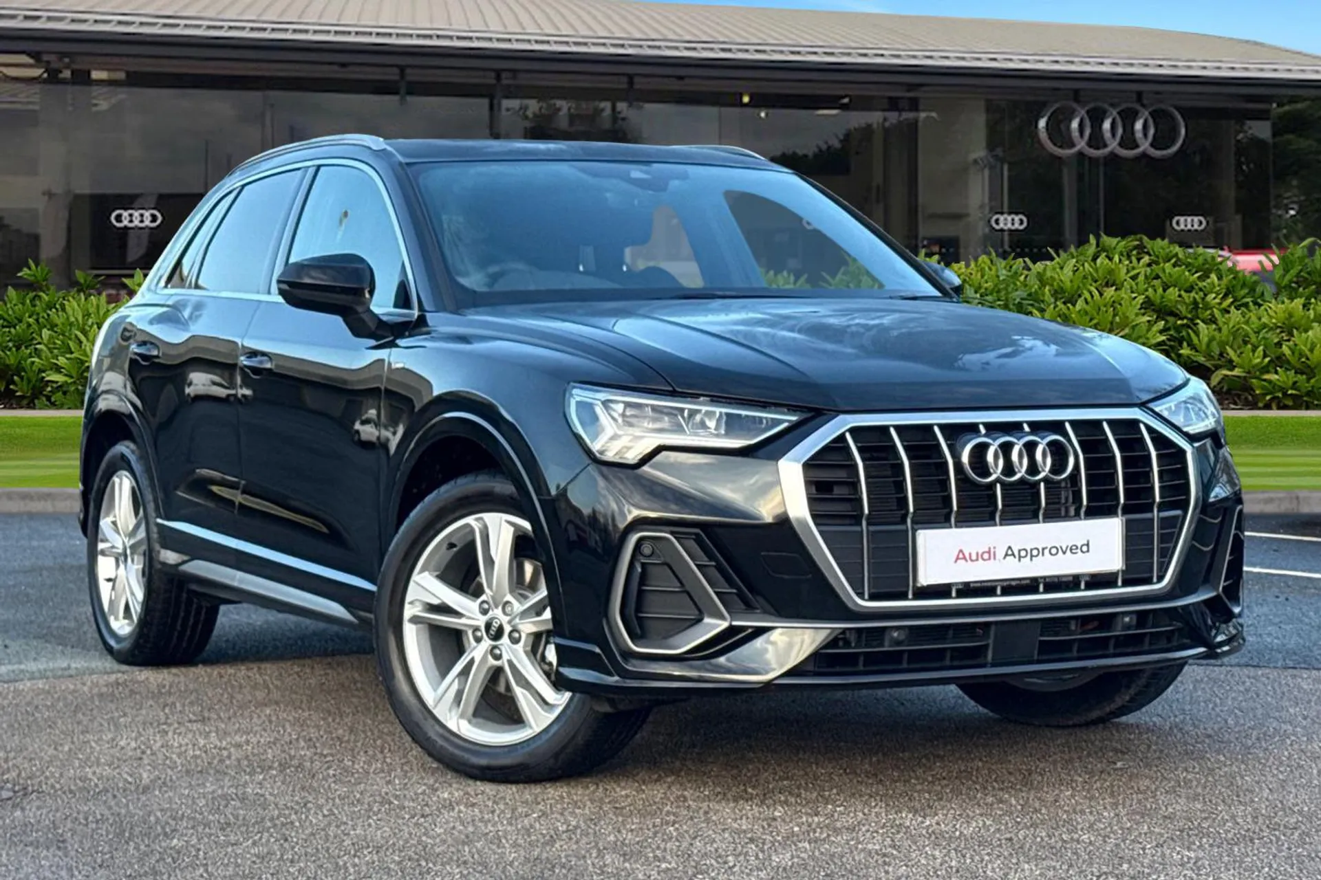 MT25YHX Audi Q3 S line 35 TFSI  150 PS S tronic Image #1