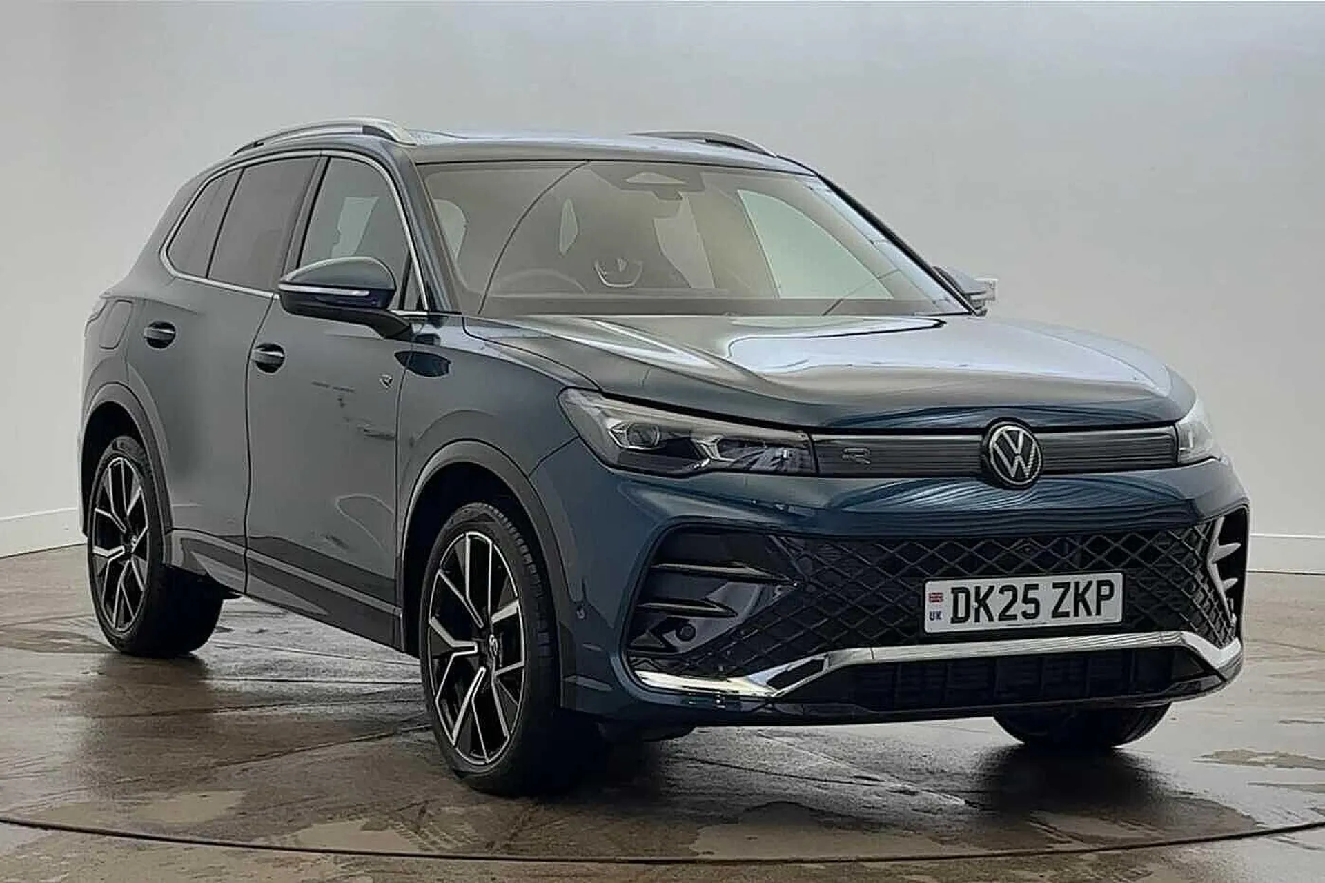 DK25ZKP Volkswagen Tiguan 2.0 TDI R-Line 5dr DSG Image #1