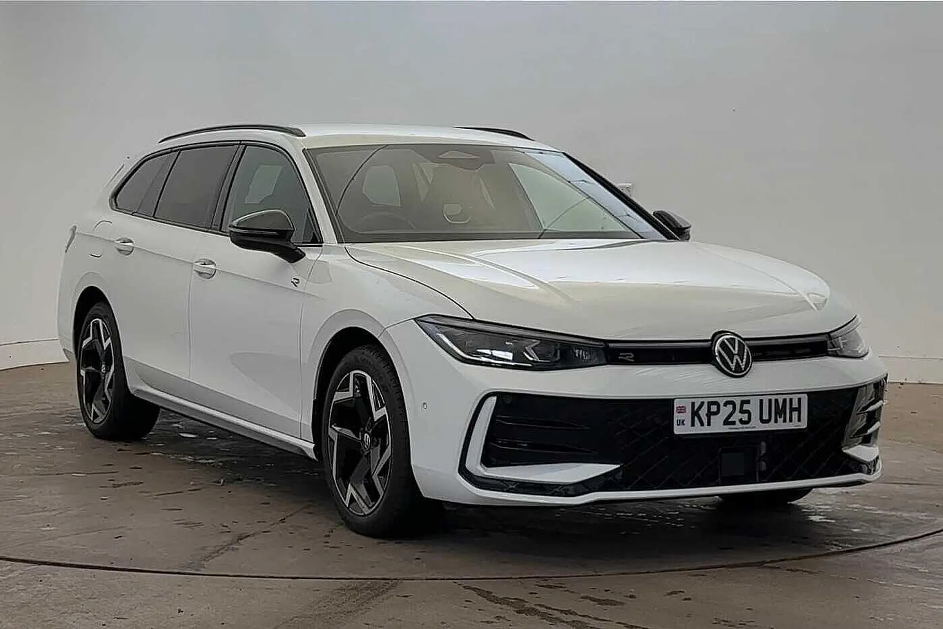 KP25UMH Volkswagen Passat 1.5 TSI eHybrid R-Line 5dr DSG ⭐Folding tow bar ⭐ Image #1