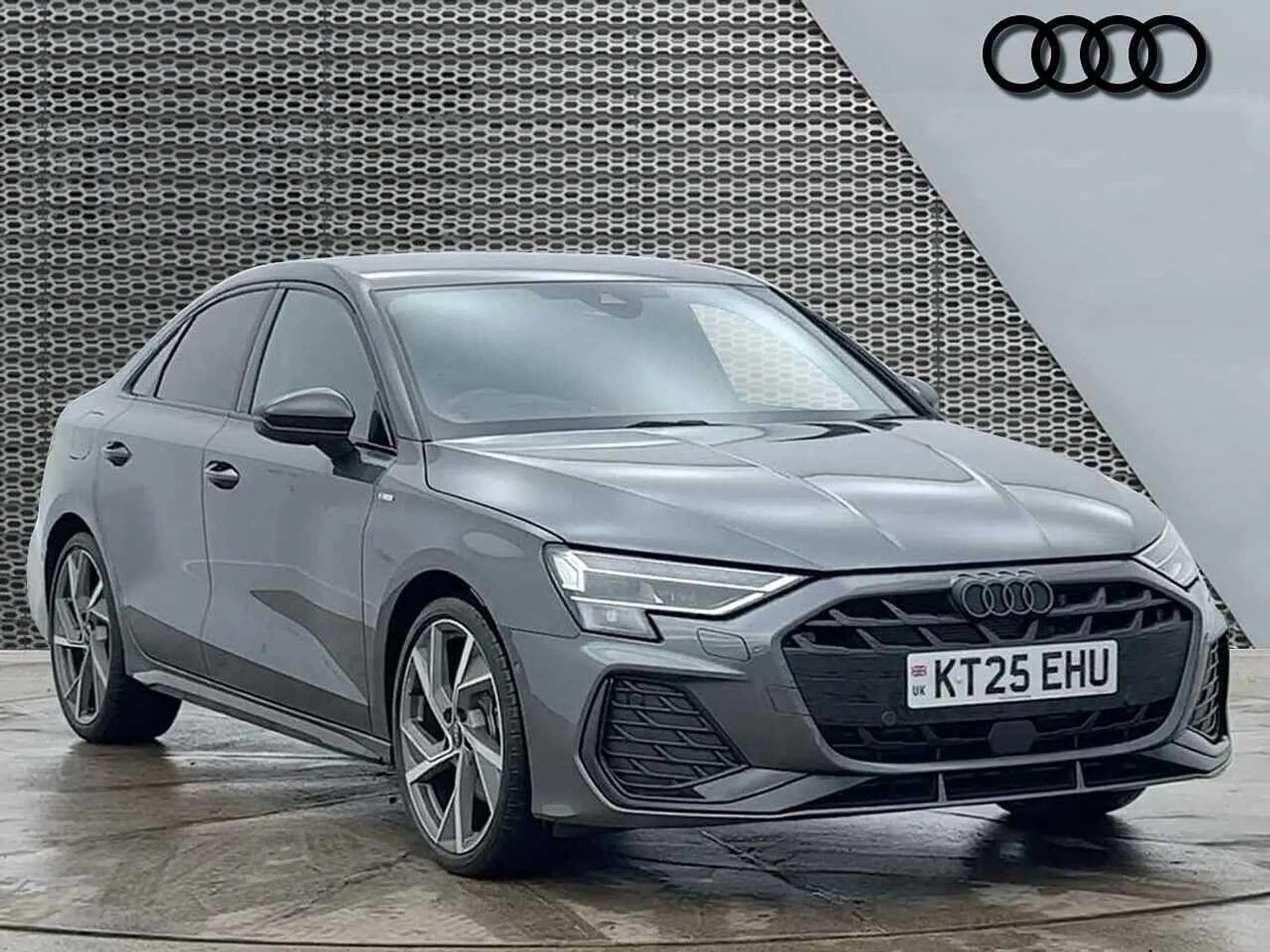 KT25EHU Audi A3 Black Edition 35 TFSI 150 PS S tronic Image #1