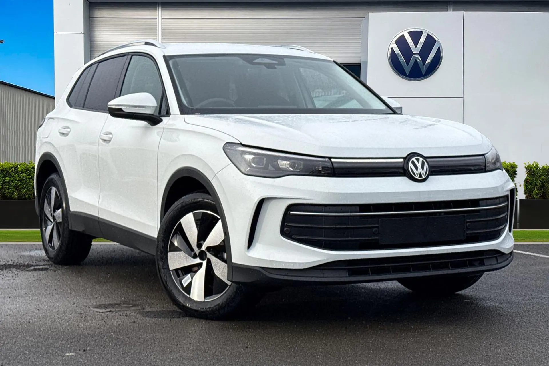 Volkswagen Tiguan 2.0 TDI Match DSG Euro 6 (s/s) 5dr Image #1