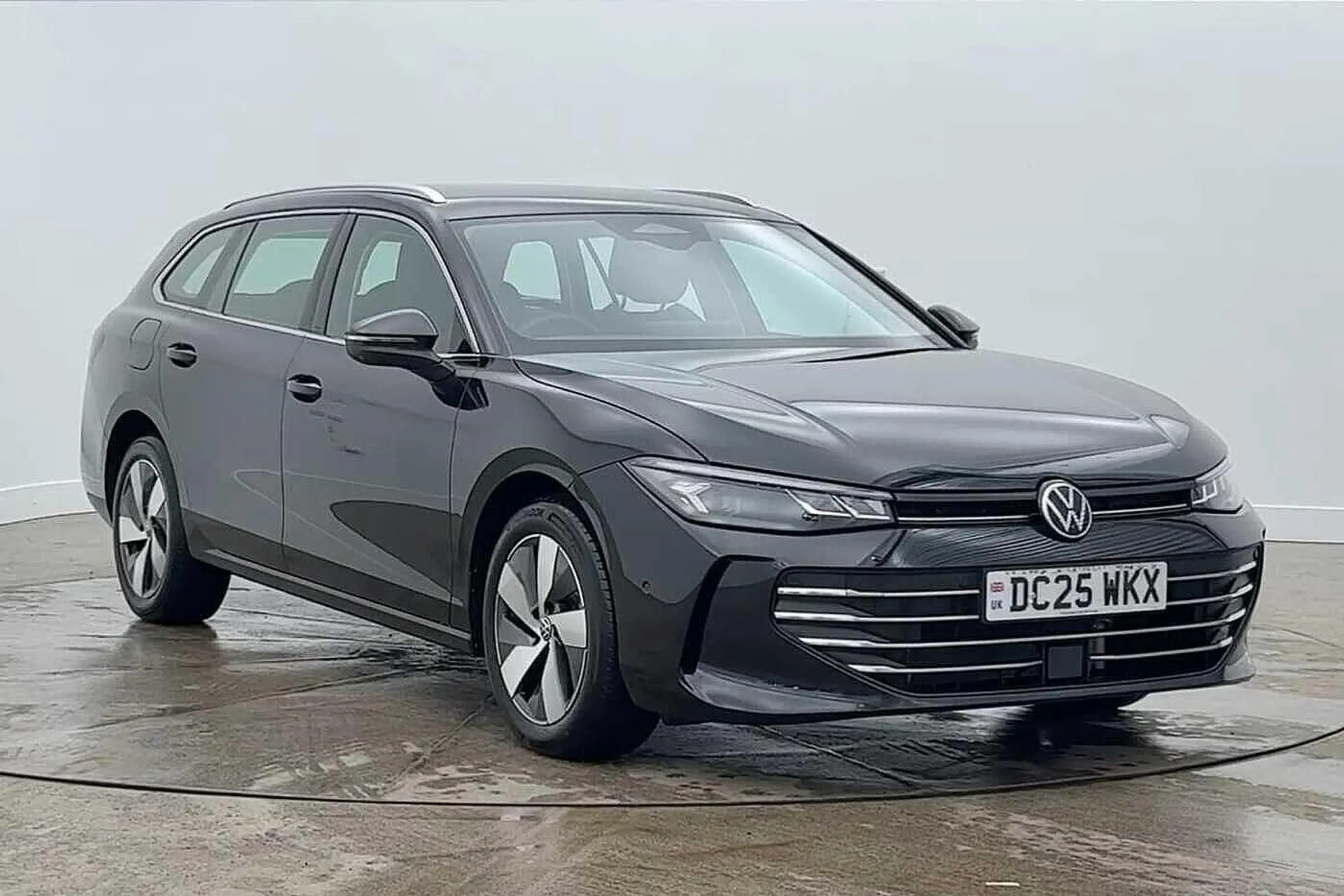 DC25WKX Volkswagen Passat 1.5 TSI eHybrid Life 5dr DSG **INFO PACK, DRIVER PACK, TOW BAR** Image #1