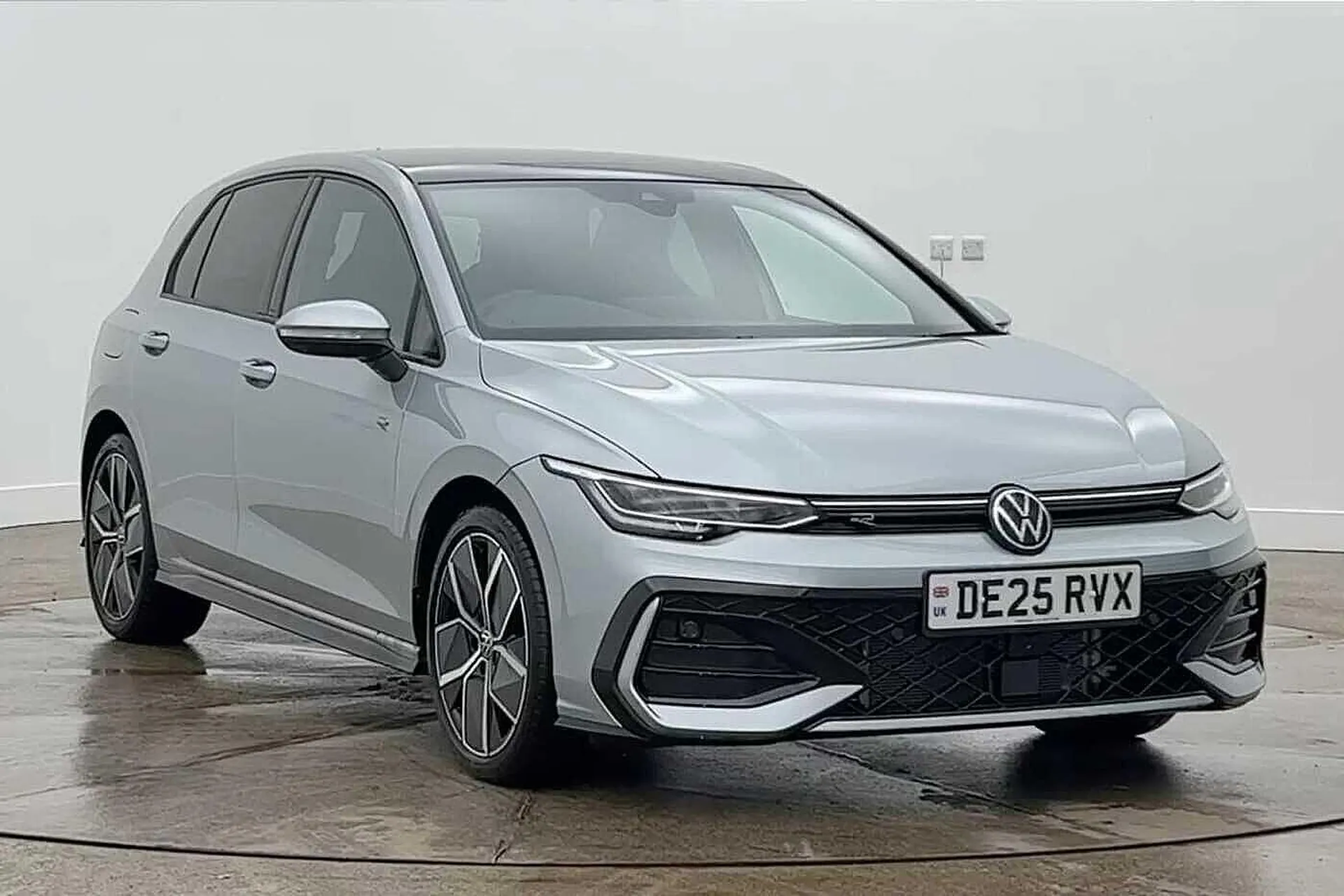 DE25RVX Volkswagen Golf 1.5 TSI 150 R-Line 5dr ⭐18' Leeds alloy wheels | Panoramic sunroof | Area V Image #1