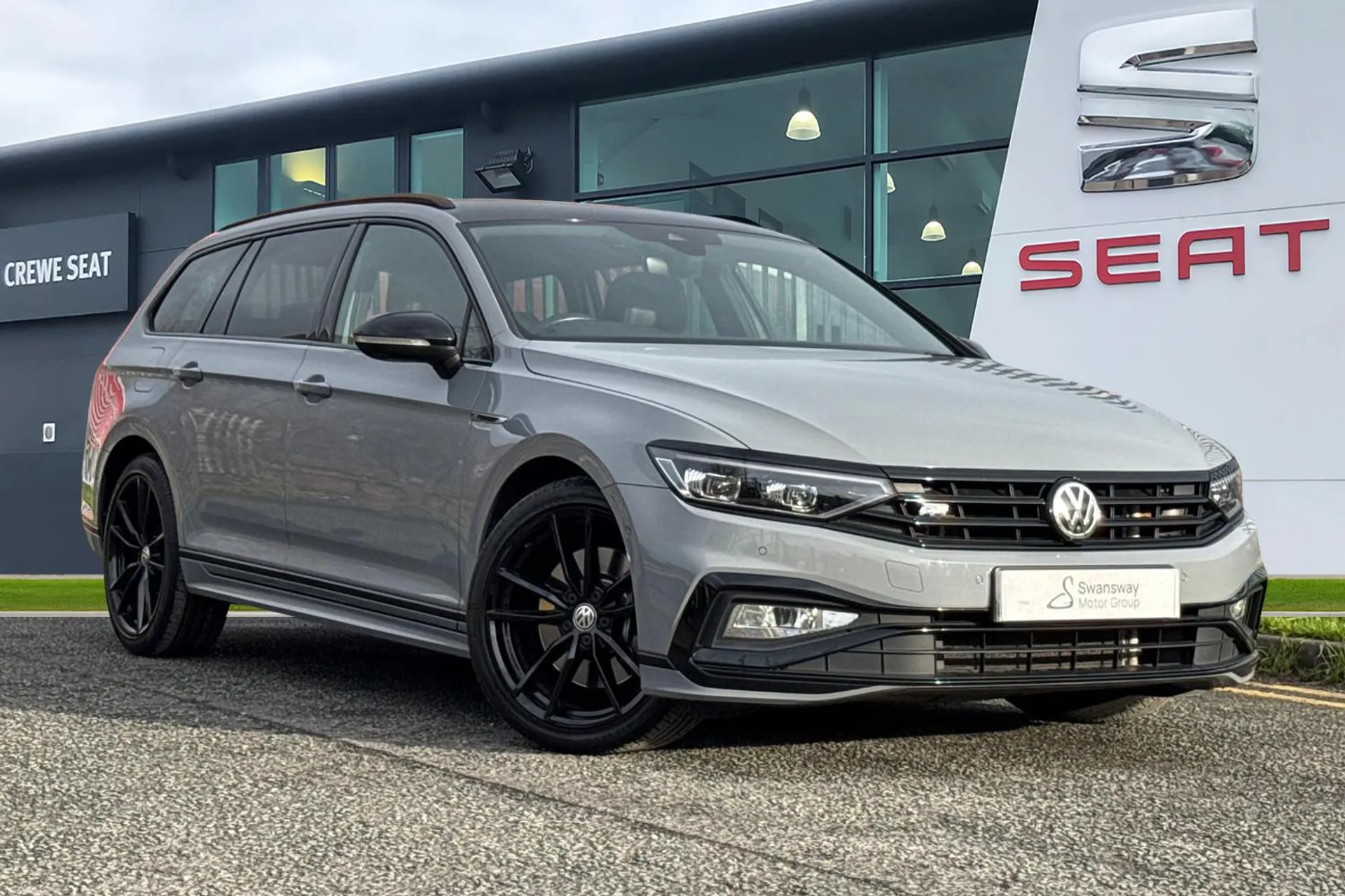 AF70JYW Volkswagen Passat 2.0 BiTDI R-Line Edition DSG 4Motion Euro 6 (s/s) 5dr Image #1