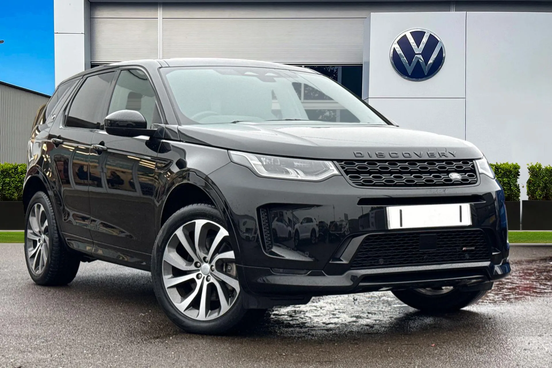 GY22JJX Land Rover Discovery Sport 2.0 D200 MHEV R-Dynamic HSE Auto 4WD Euro 6 (s/s) 5dr Image #1