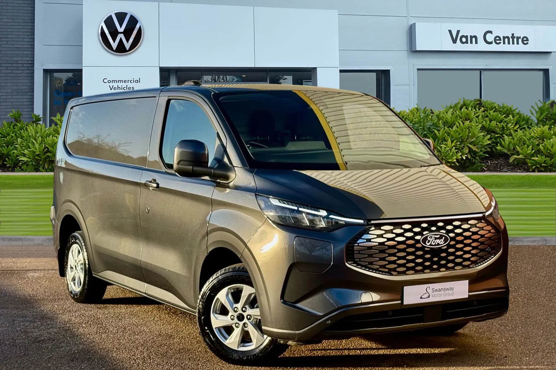 MD74DPO Ford E-Transit Custom 100kW 136PS H1 Van Limited Auto Image #1