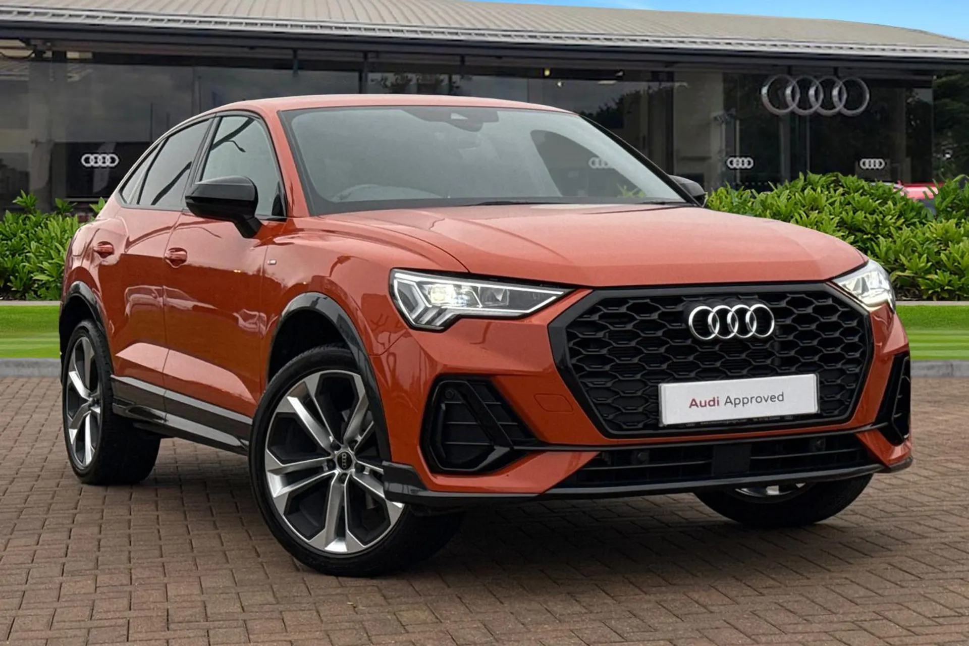 DF23WLZ Audi Q3 Black Edition 35 TFSI 150 PS S tronic in stock at