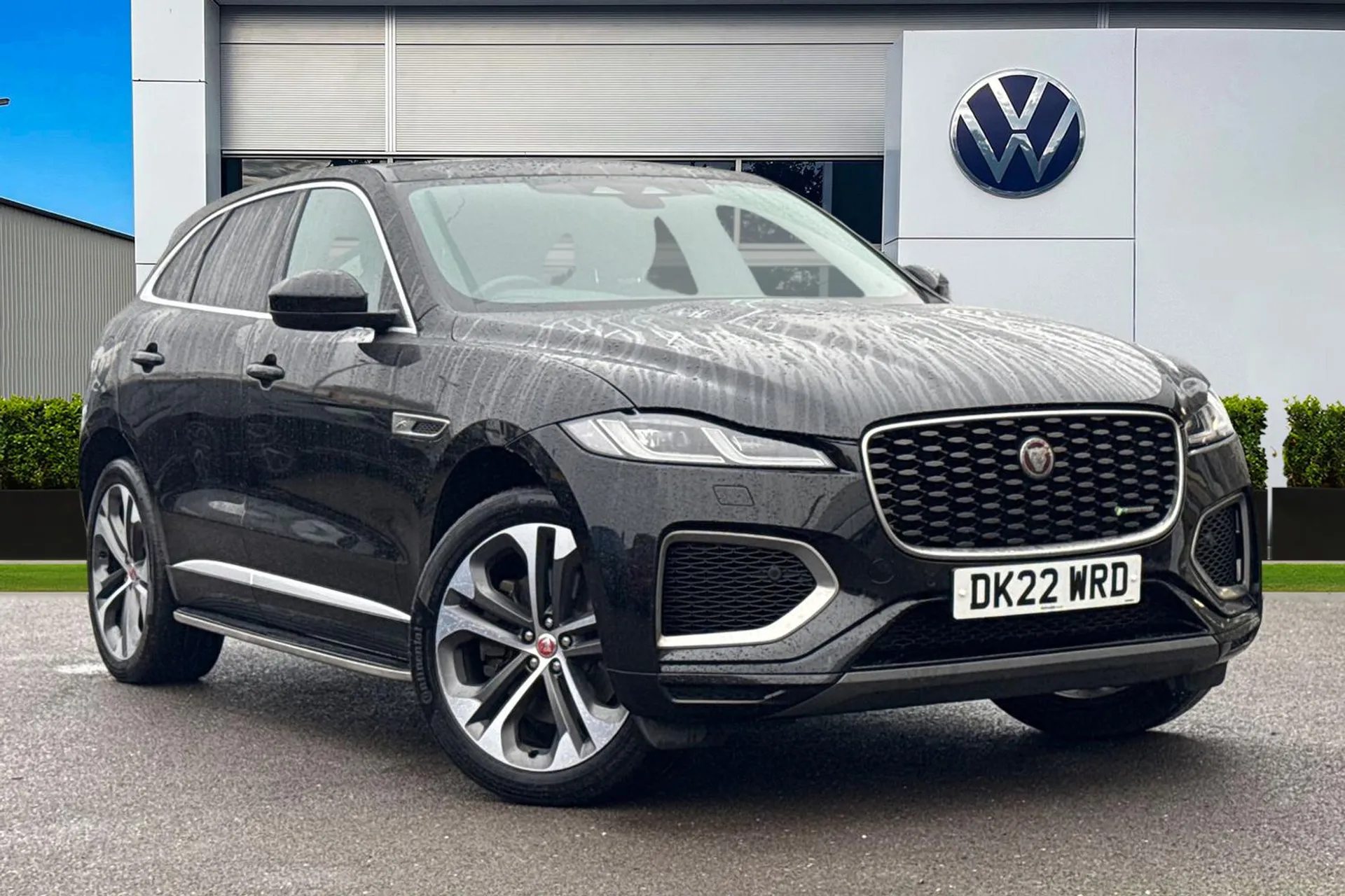 DK22WRD Jaguar F-Pace 2.0 P400e 17.1kWh R-Dynamic SE Auto AWD Euro 6 (s/s) 5dr Image #1