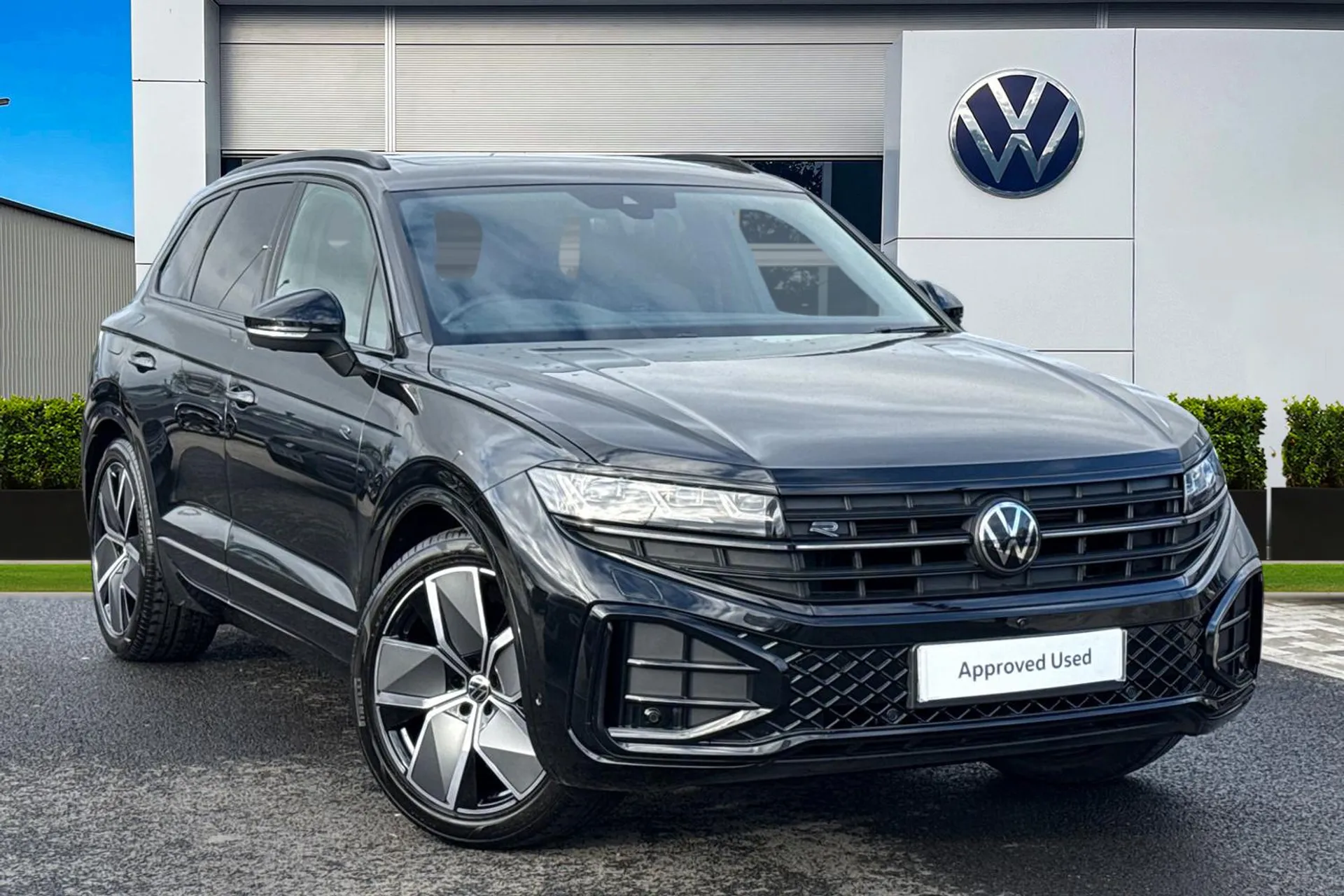 AU75NTL Volkswagen Touareg 3.0 V6 TDI 4Motion 286 Black Edition 5dr Tip Auto **TOW BAR** Image #1