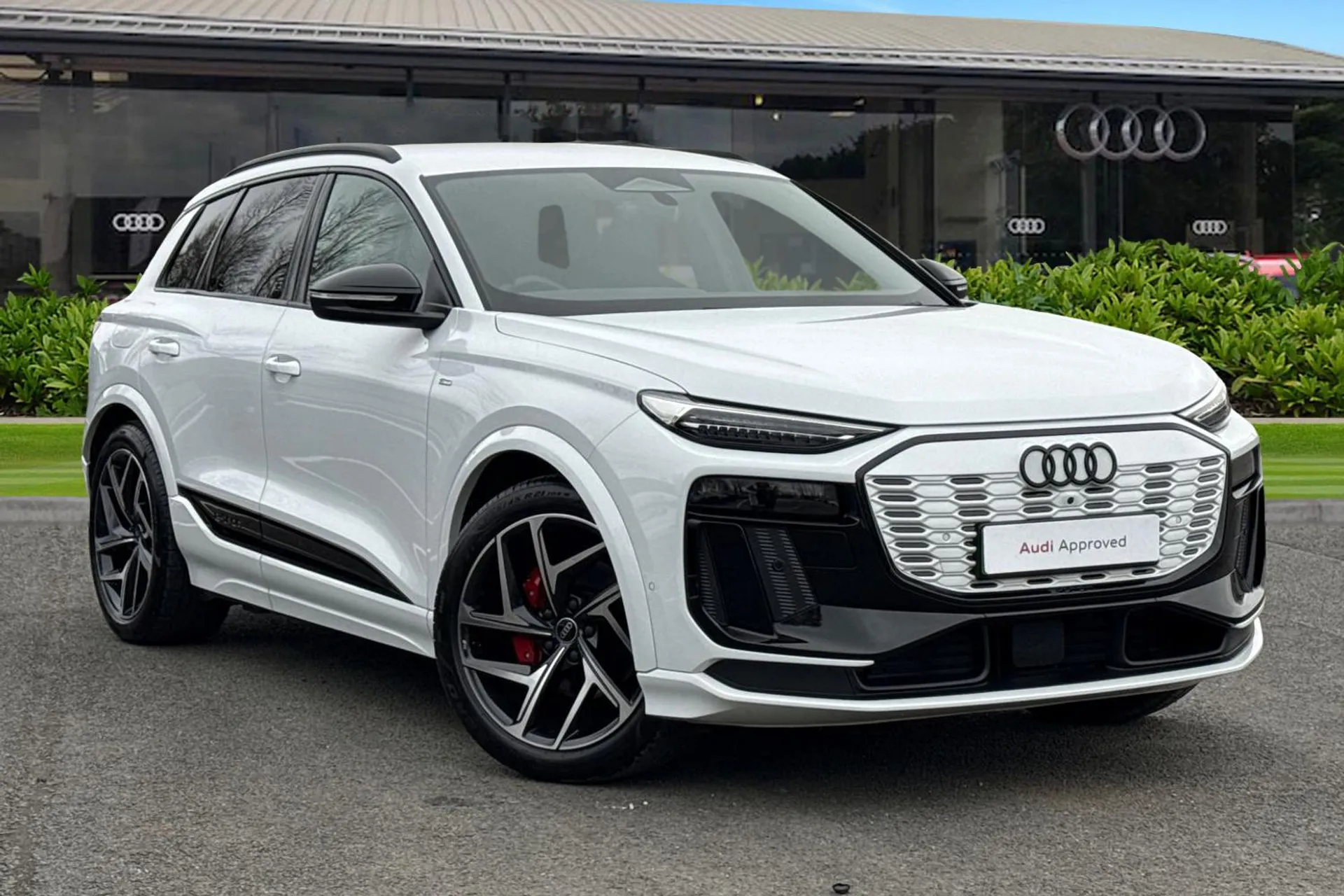 LM75CVX Audi Q6 E-Tron Q6 SUV Edition 1 e-tron quattro 285,00 kW Image #1