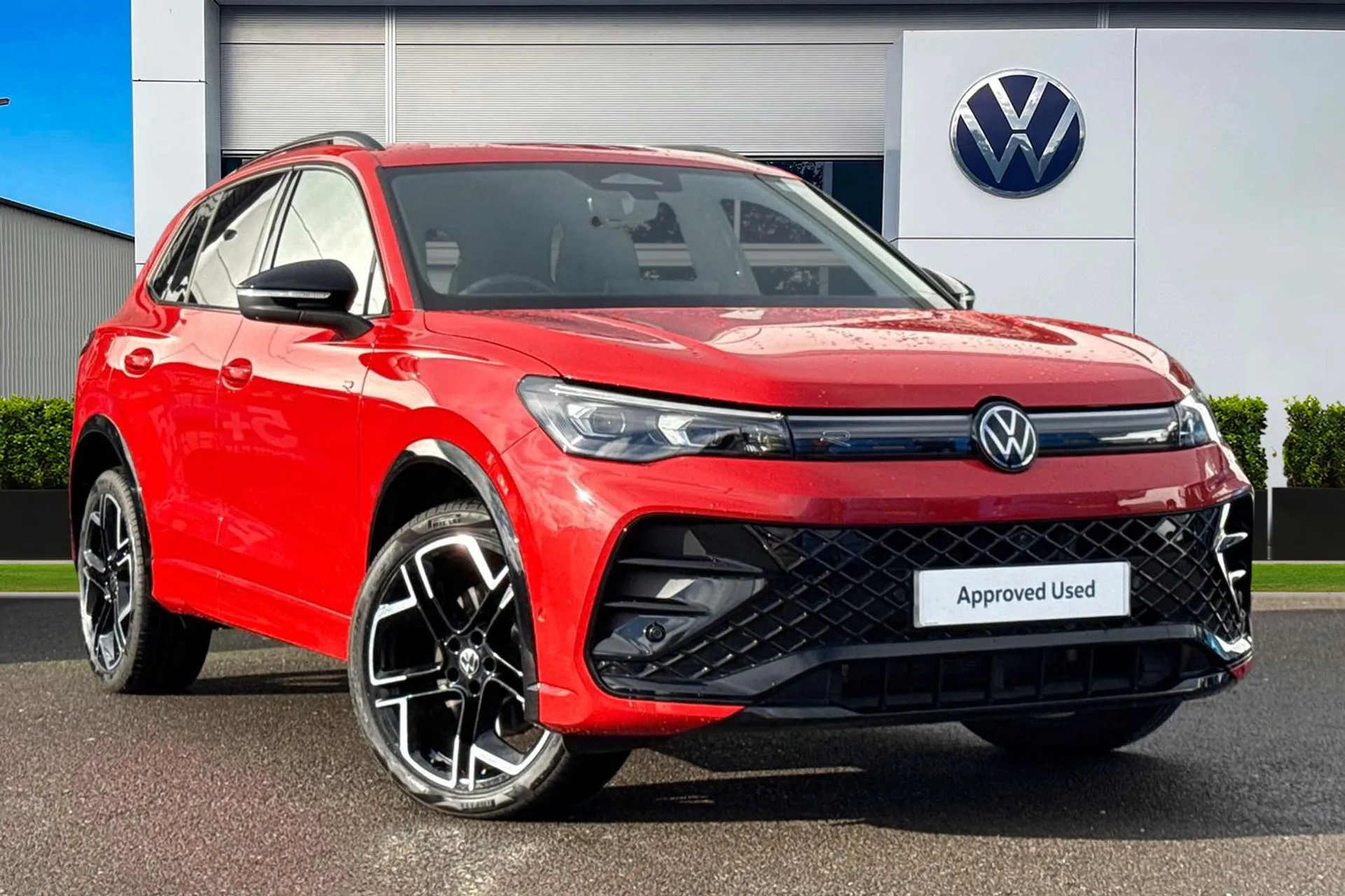 DF25UEJ Volkswagen Tiguan 1.5 TSI 272 eHybrid R-Line DSG⭐Comfort Package, Leather, Sunroof, IQ lights Image #1
