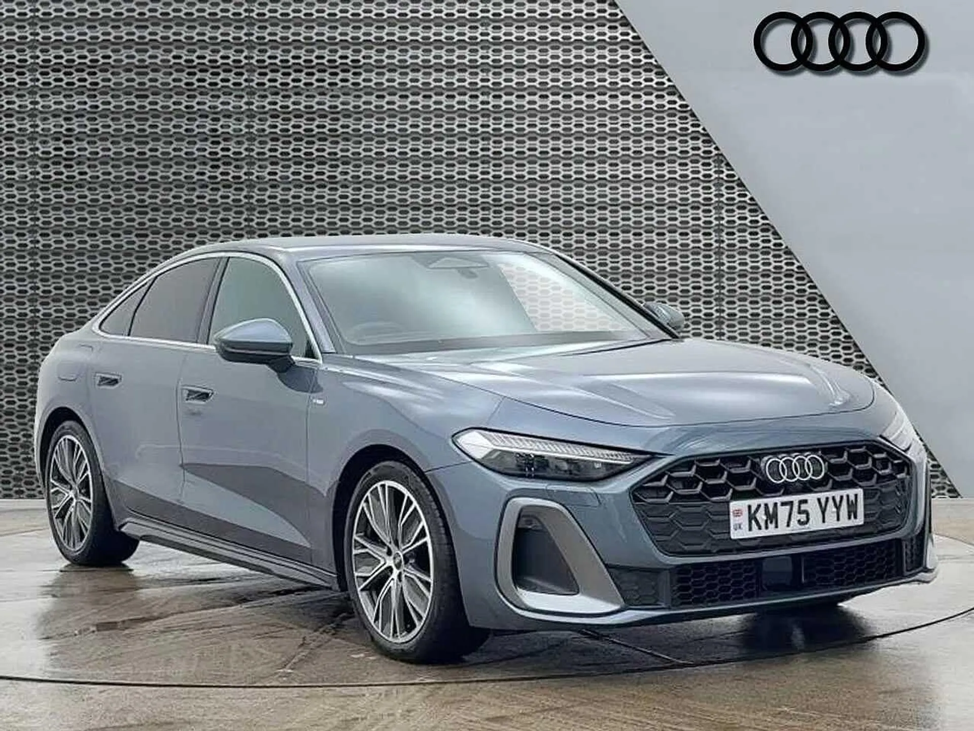 KM75YYW Audi A5 S line TFSI 150 PS S tronic Image #1