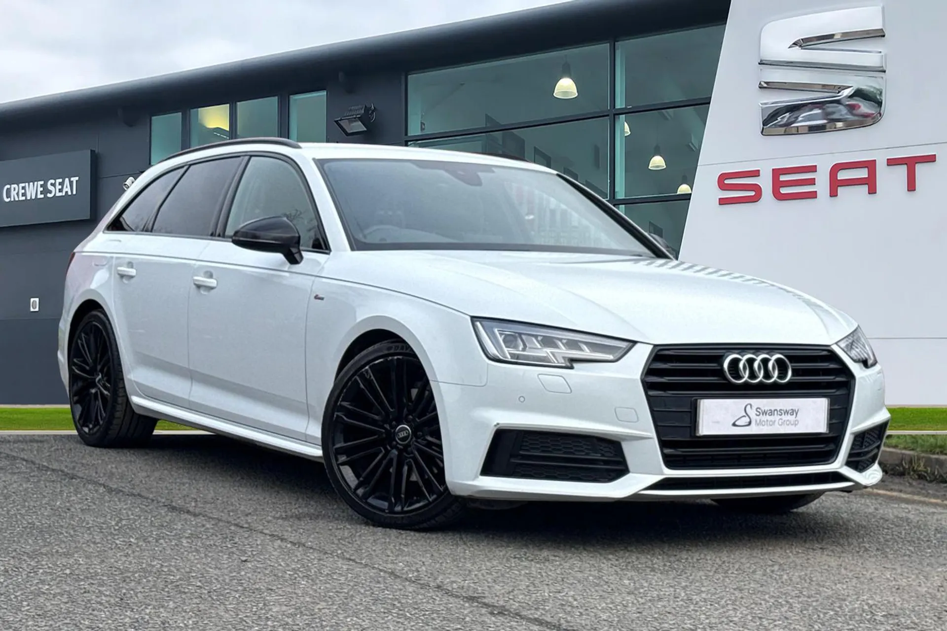 AV17WTL Audi A4 Avant 2.0 TFSI S line Euro 6 (s/s) 5dr Image #1