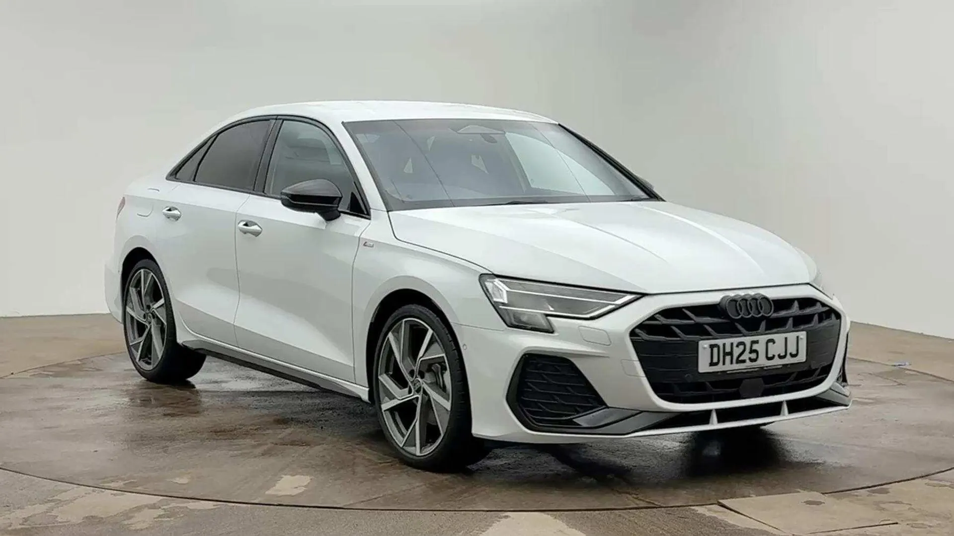 DH25CJJ Audi A3 Black Edition TFSI 150 PS S tronic Image #1