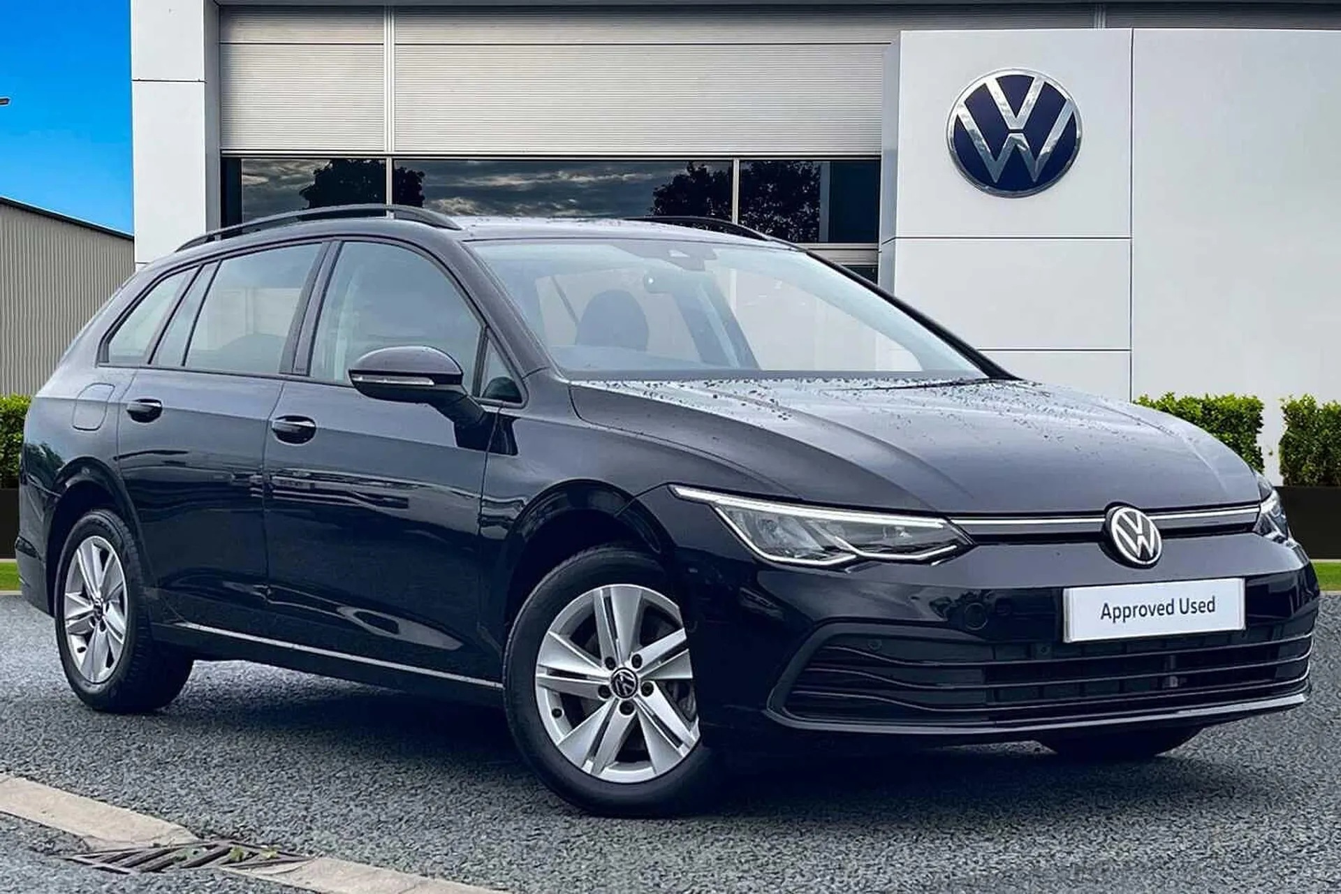 GL72HGM Volkswagen Golf 2.0 TDI Life 5dr in stock at Wrexham Volkswagen